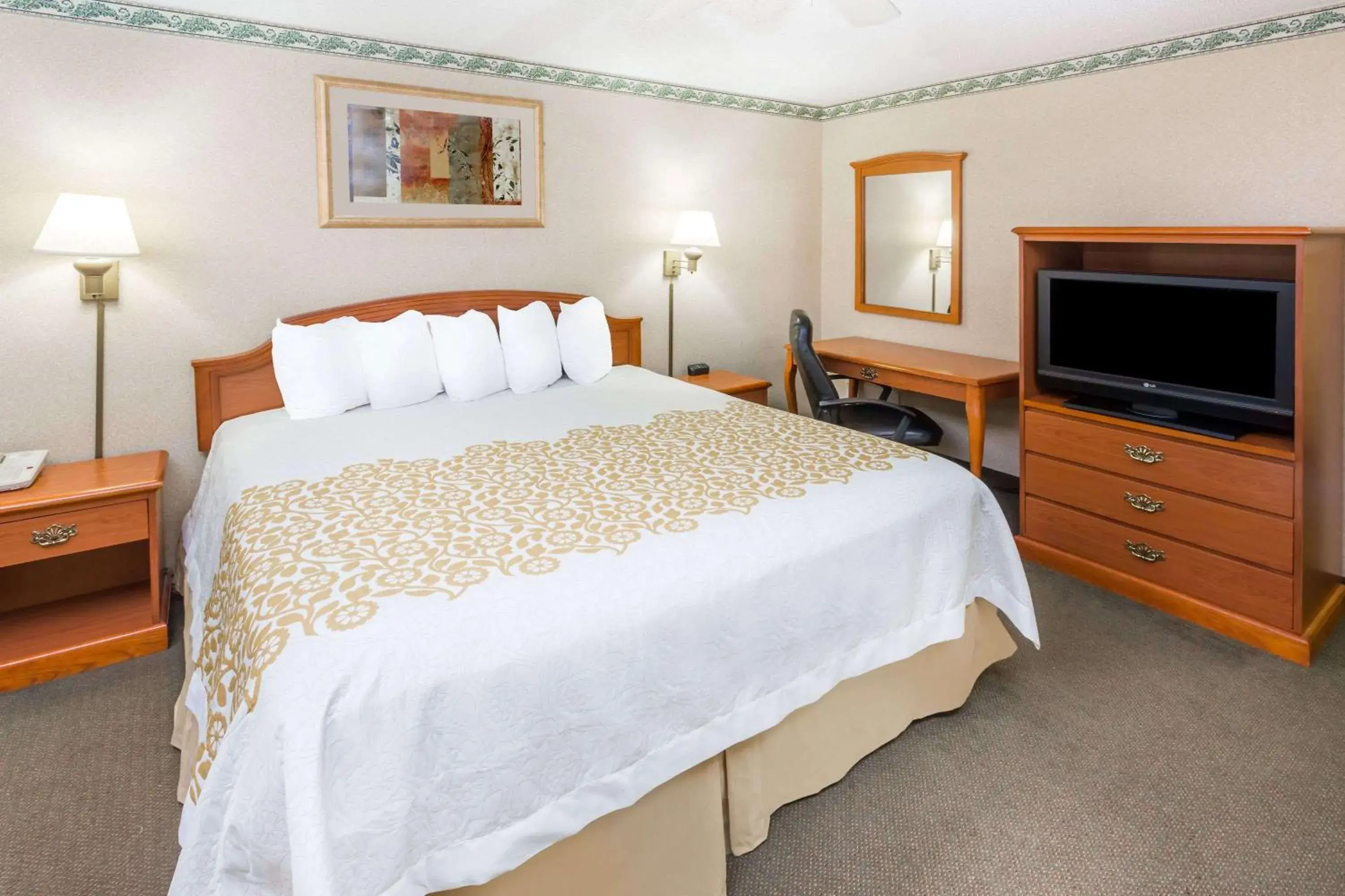 Photo of the whole room, Bed in Days Inn by Wyndham Batesville Photo of the whole room, Bed in Days Inn by Wyndham Batesville