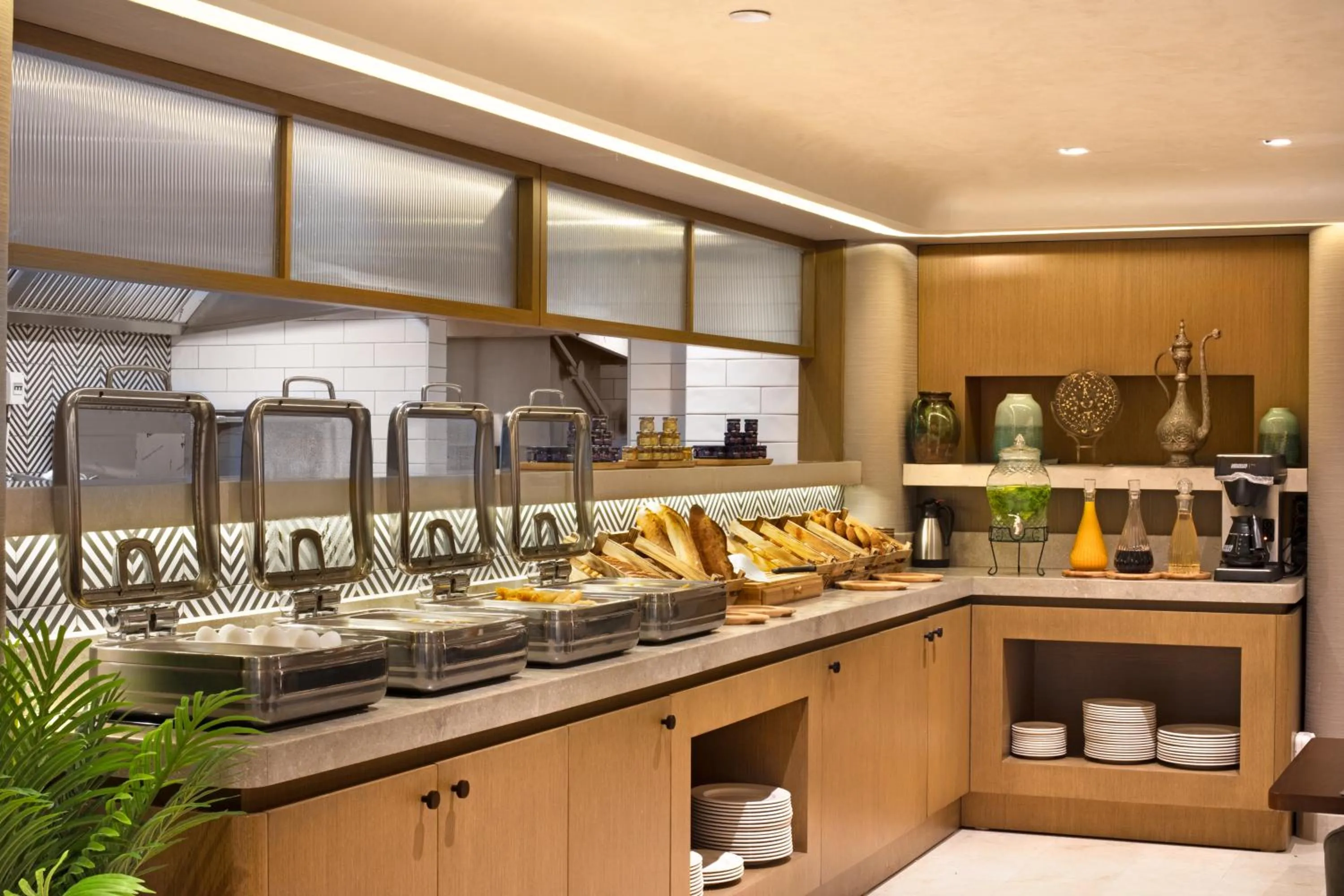 Food and drinks in Bentley Hotel Old City-Special Class