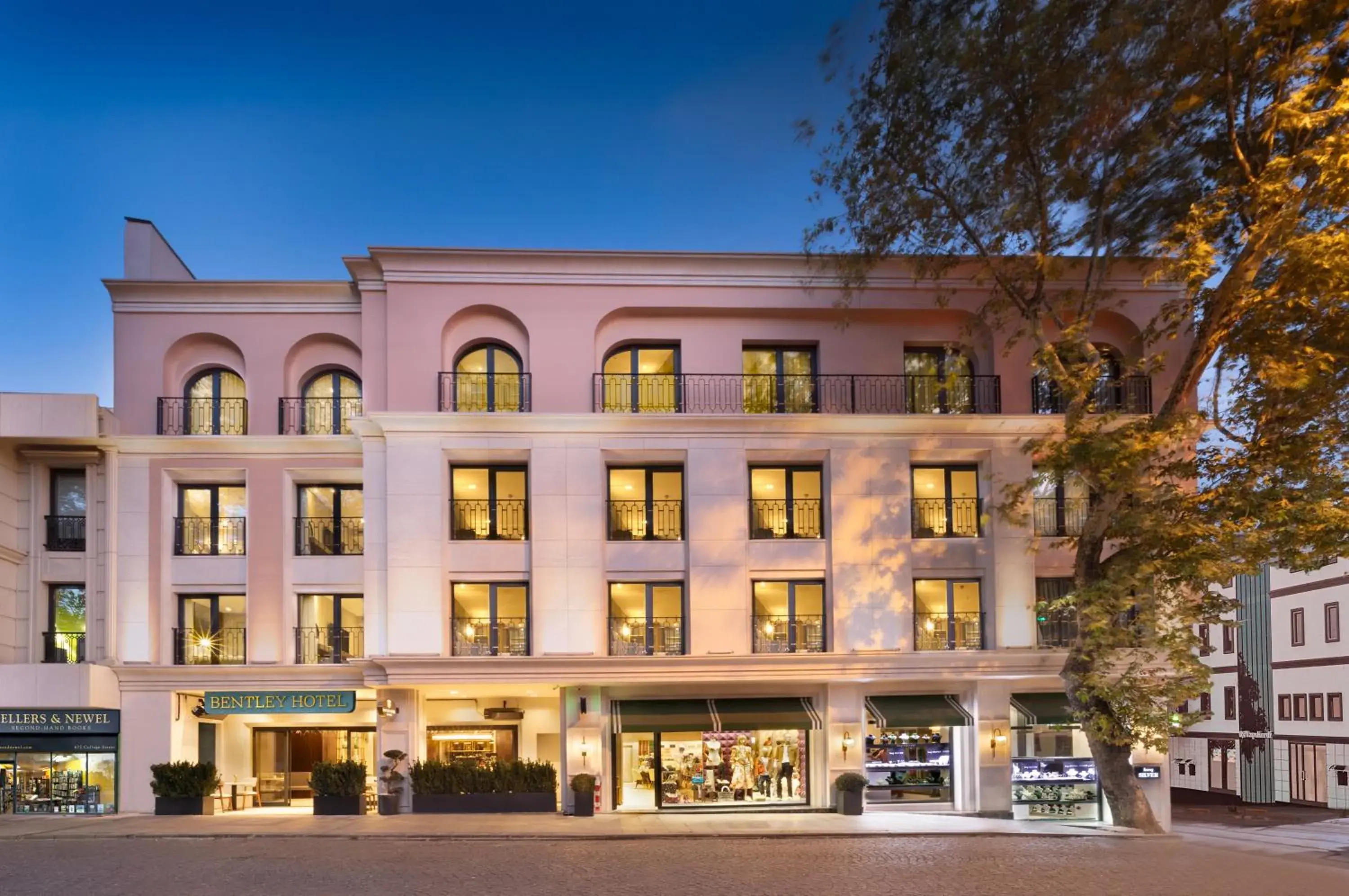 Property building in Bentley Hotel Old City-Special Class Property building in Bentley Hotel Old City-Special Class