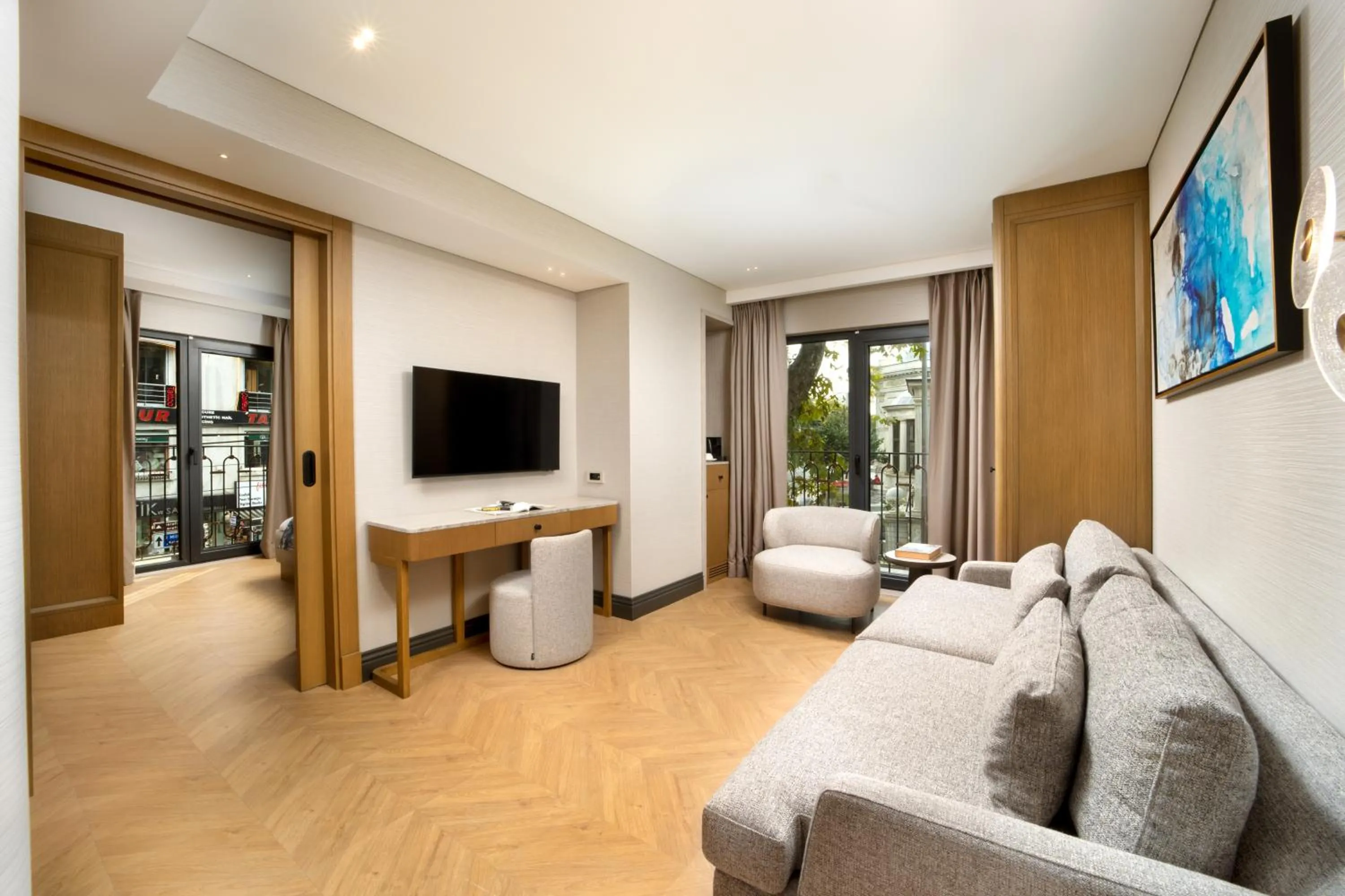 TV and multimedia in Bentley Hotel Old City-Special Class