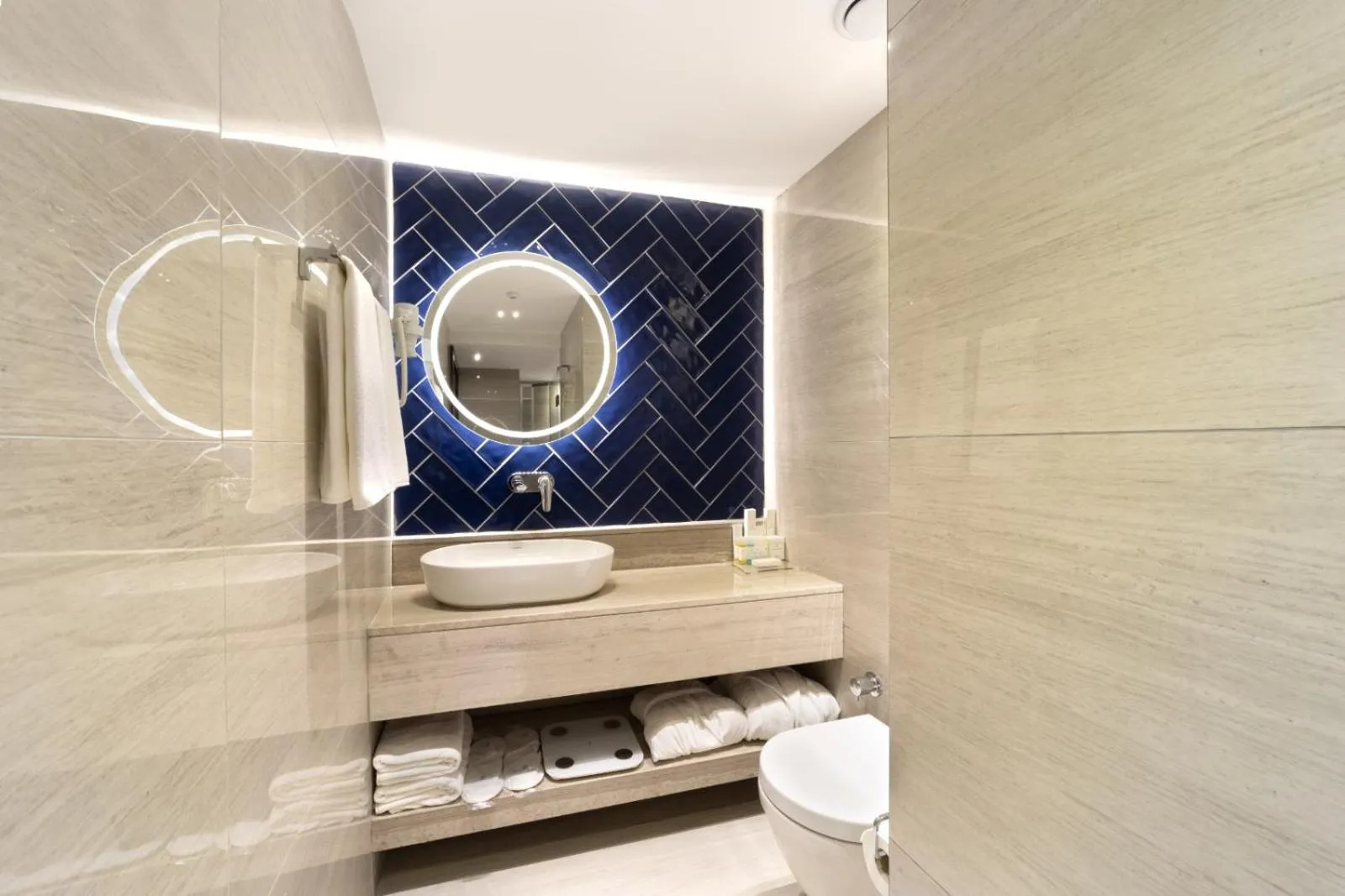 Shower in Bentley Hotel Old City-Special Class