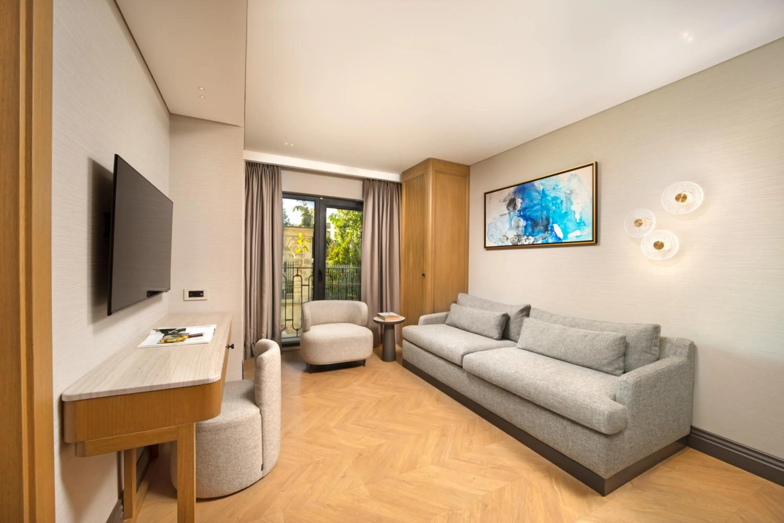 Communal lounge/ TV room in Bentley Hotel Old City-Special Class