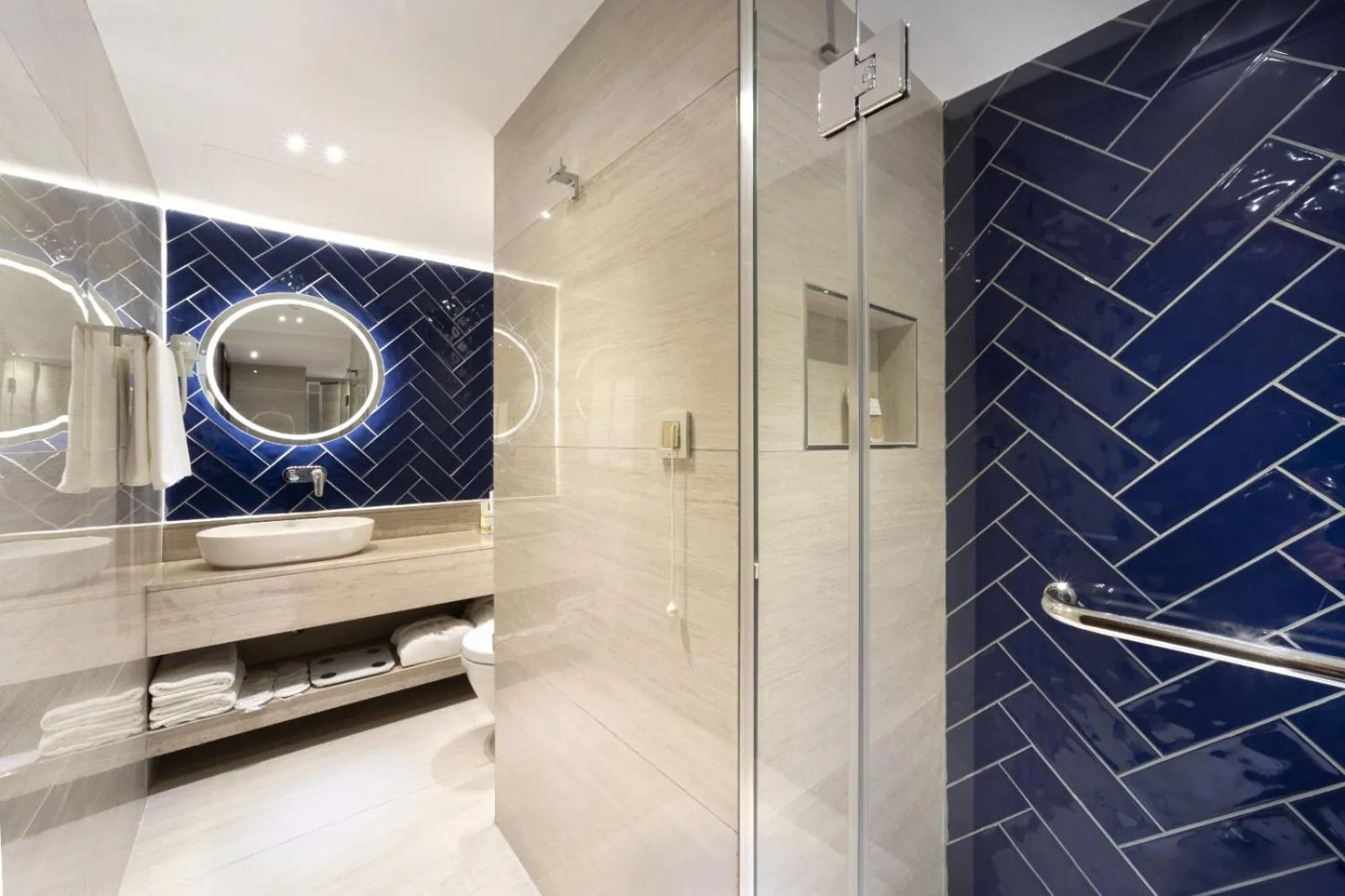 Shower in Bentley Hotel Old City-Special Class