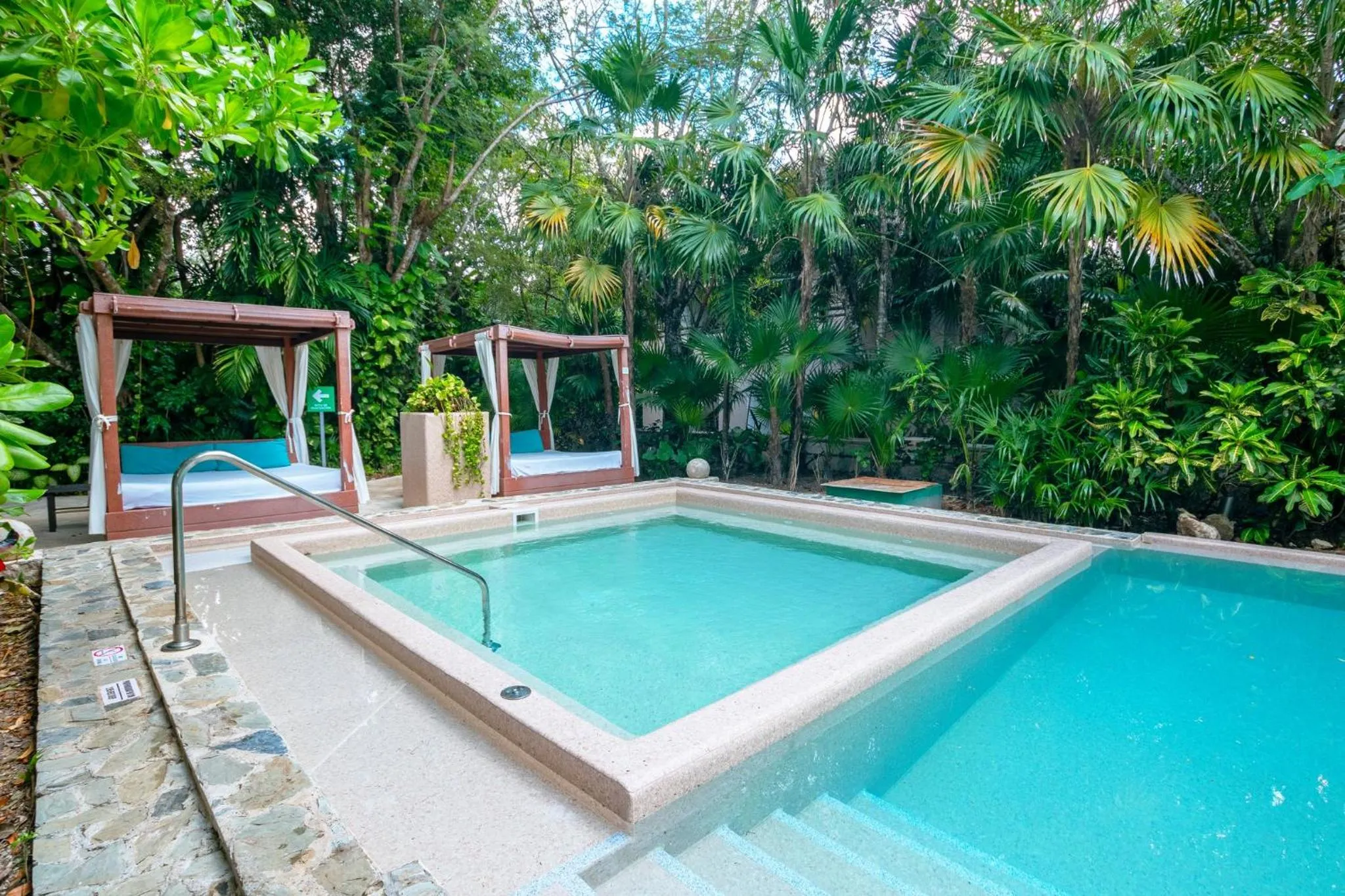 Swimming pool in The Explorean Cozumel All Inclusive