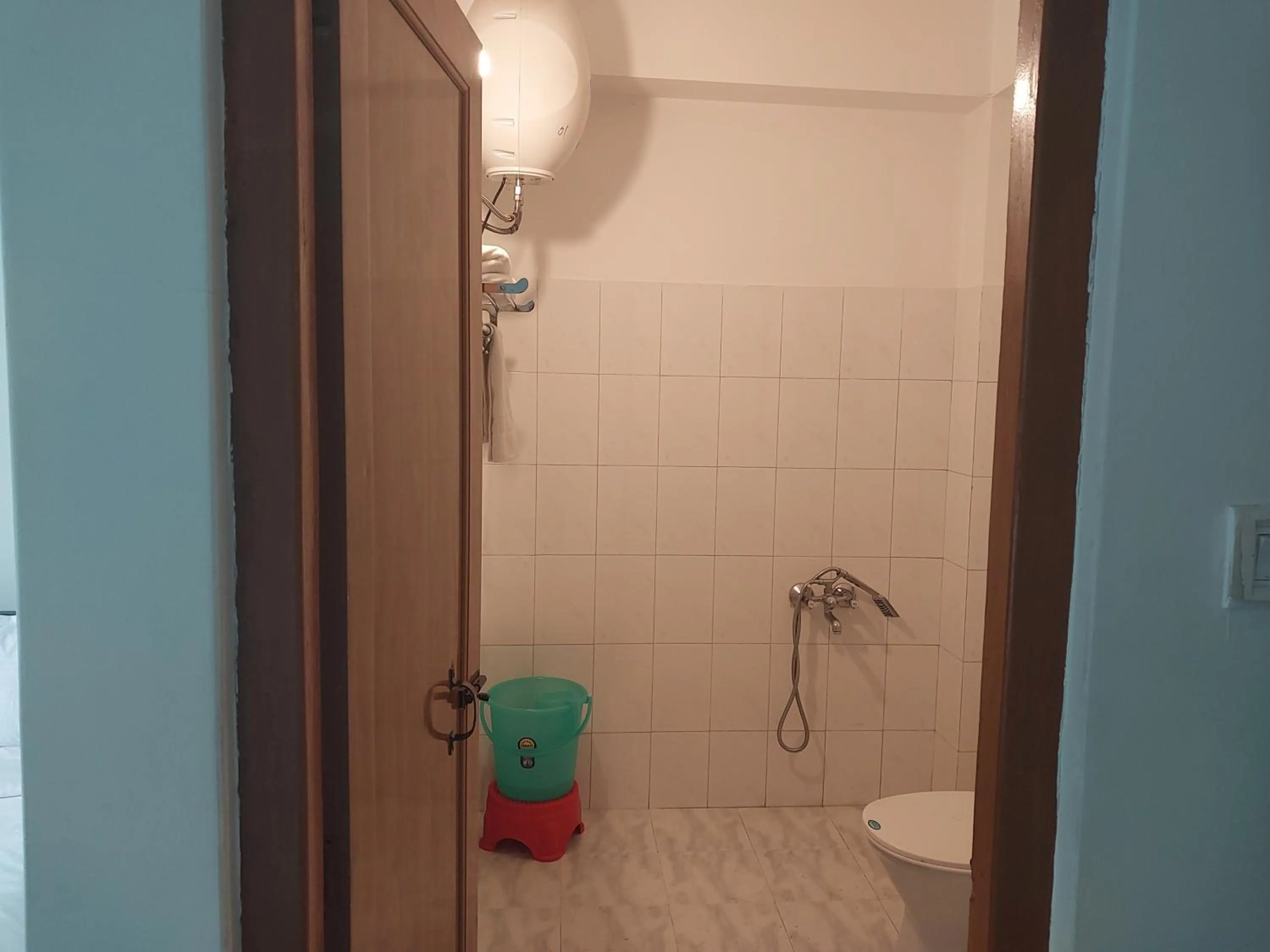 Shower in Norbulingka Retreat