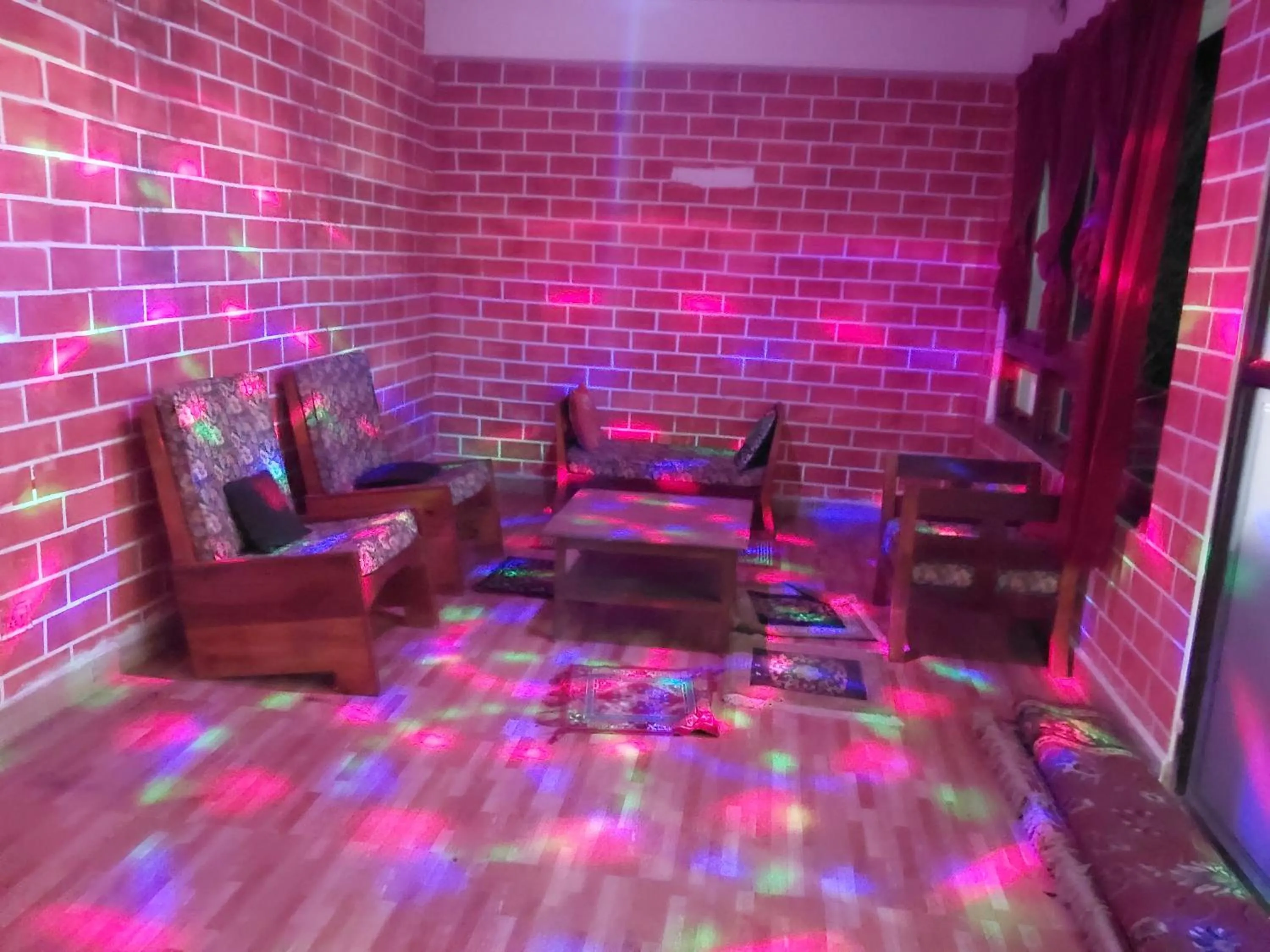 Restaurant/places to eat in Norbulingka Retreat