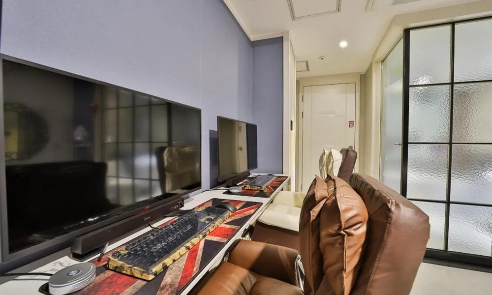 TV and multimedia in Changwon Hotel Baba