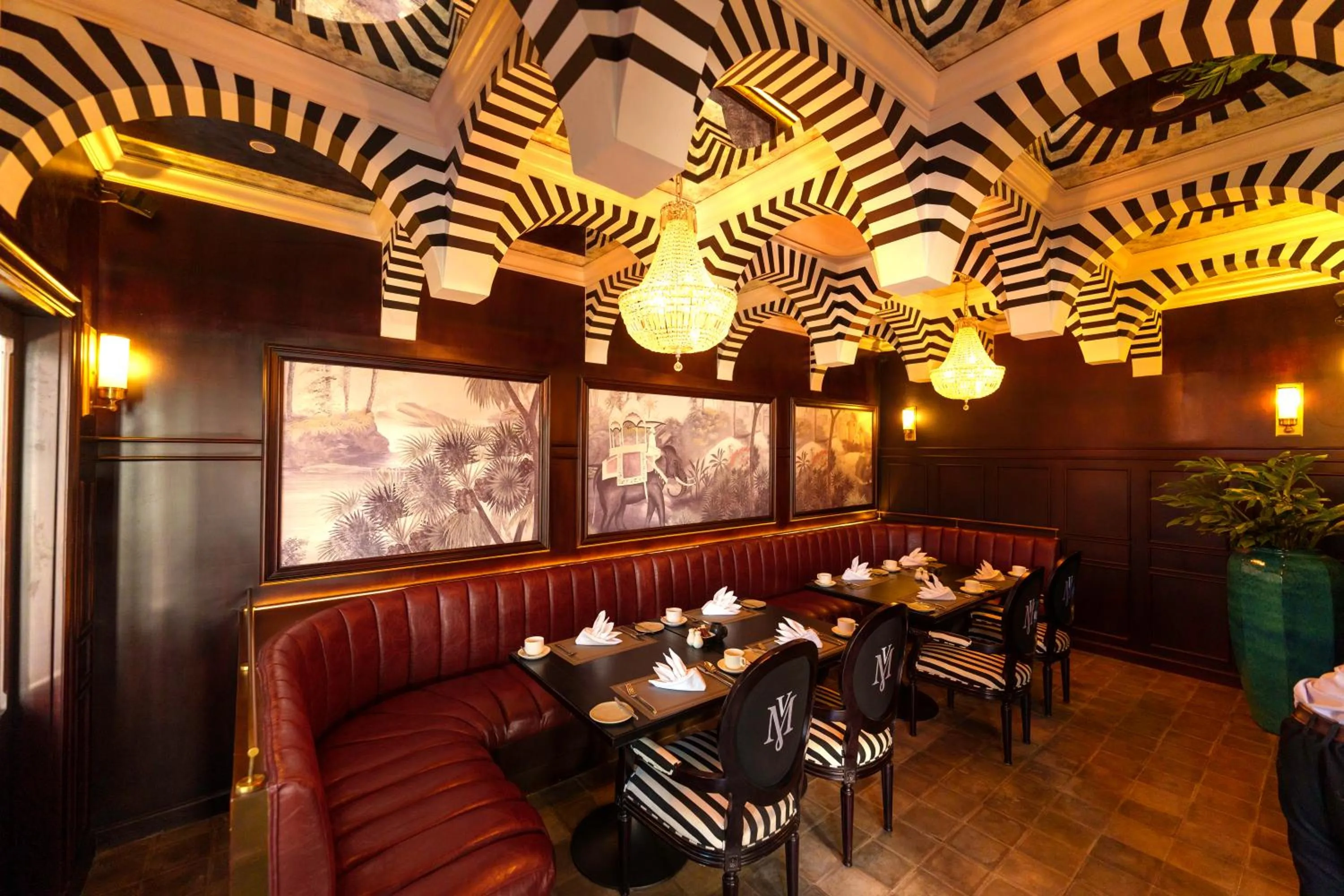 Restaurant/places to eat in V Maison Boutique Hotel