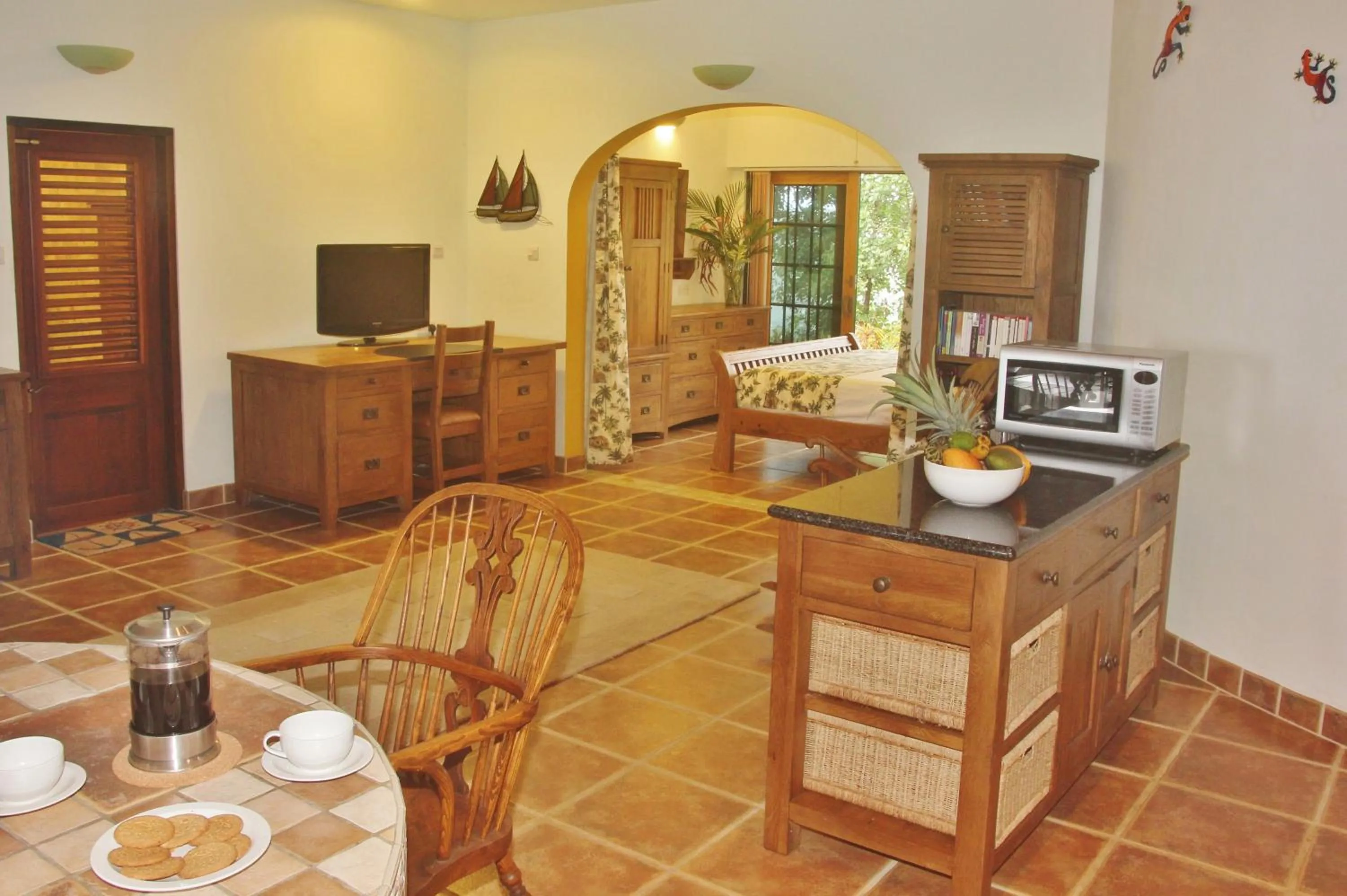 Kitchen or kitchenette in Tropical Hideaway