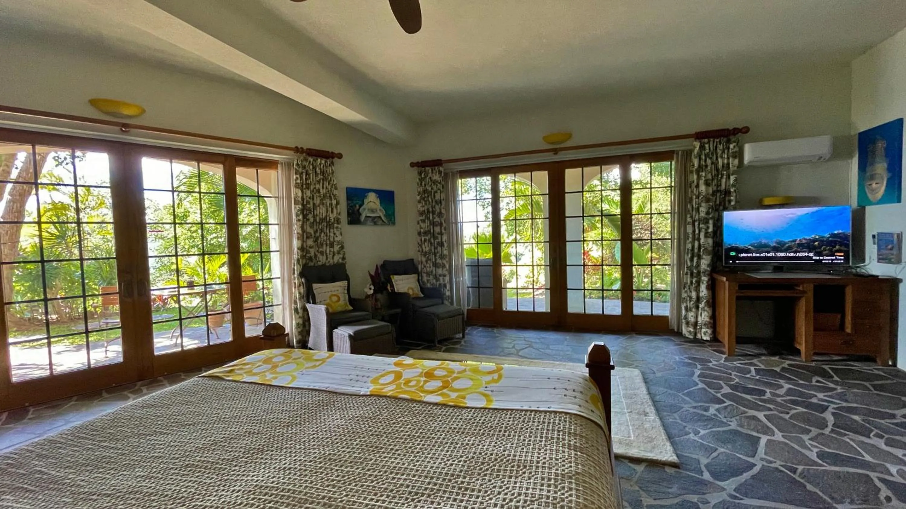 Property building, Bed in Tropical Hideaway