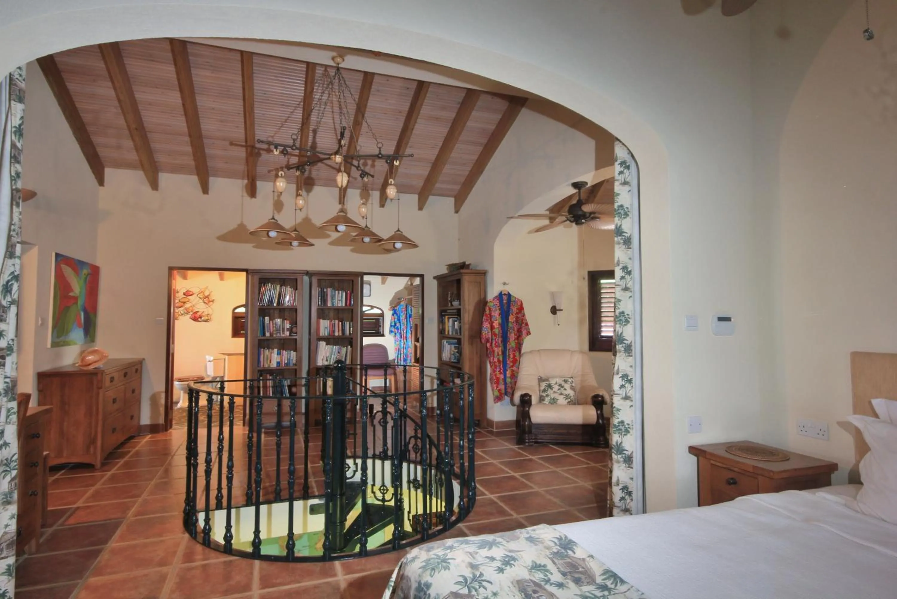 Library, Bed in Tropical Hideaway