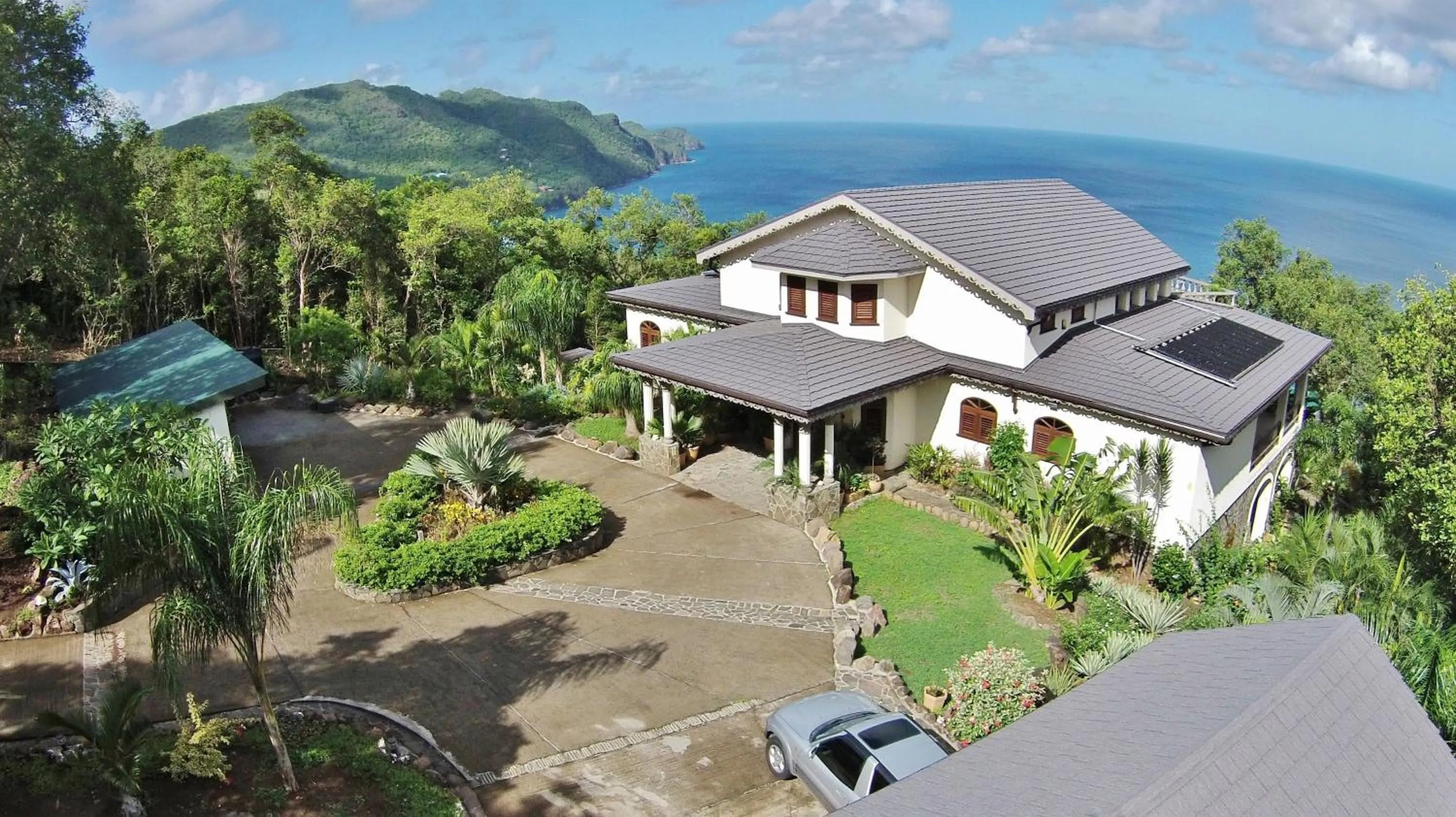 Bird's eye view in Tropical Hideaway