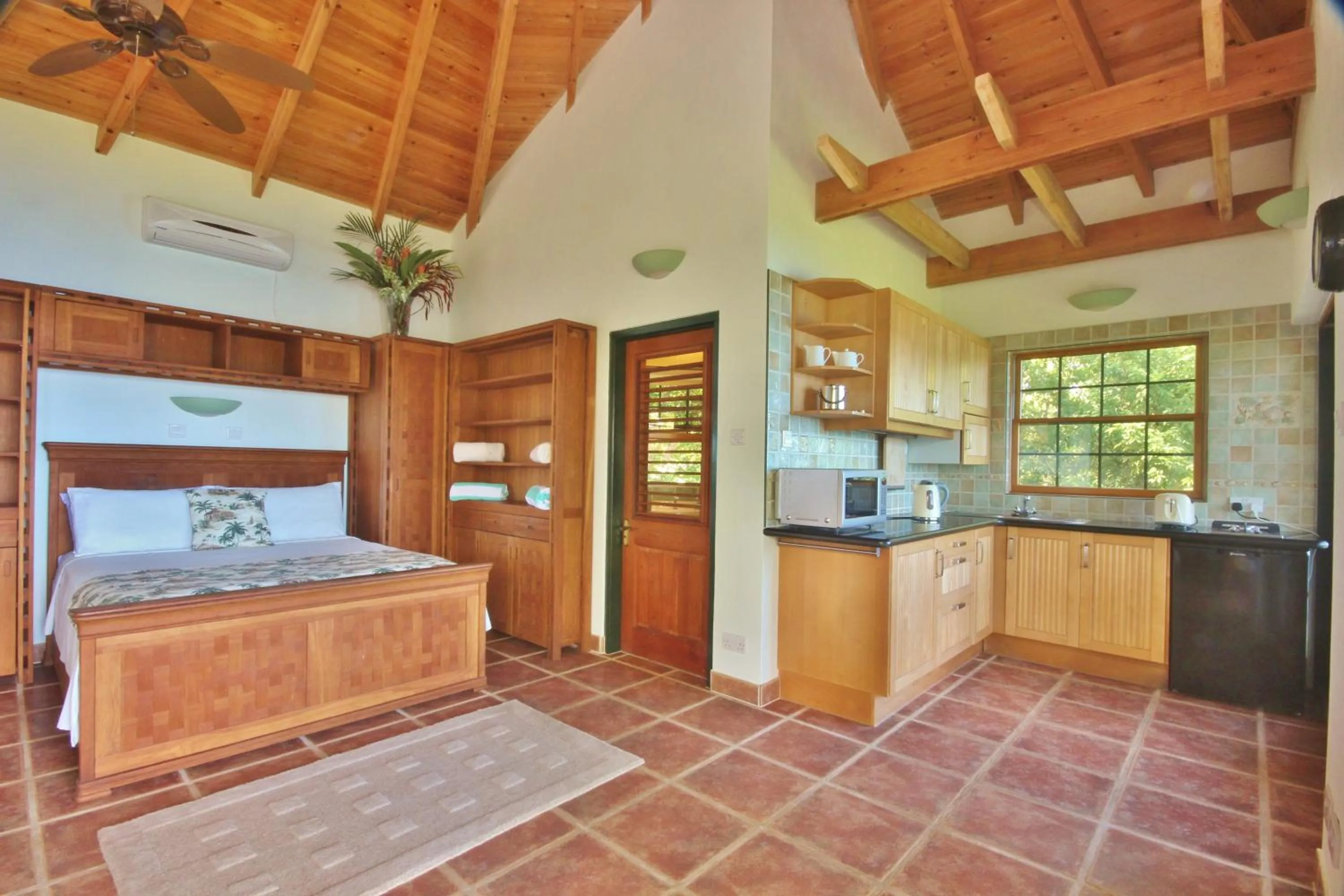 Bed in Tropical Hideaway