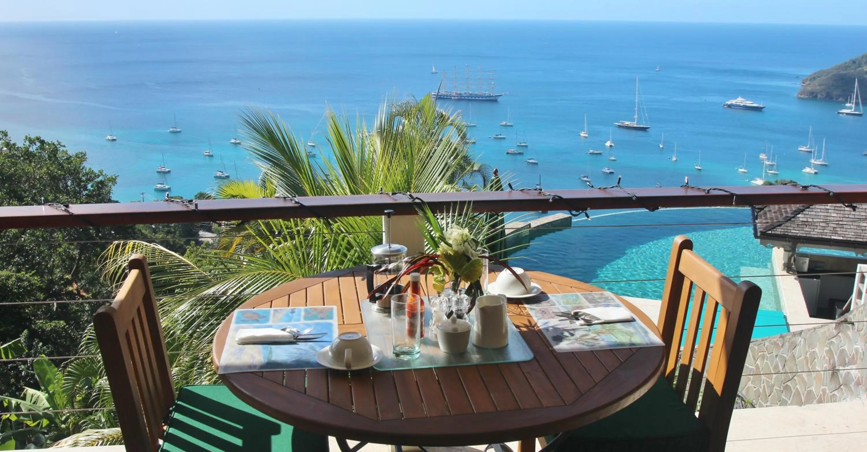 Food and drinks in Tropical Hideaway