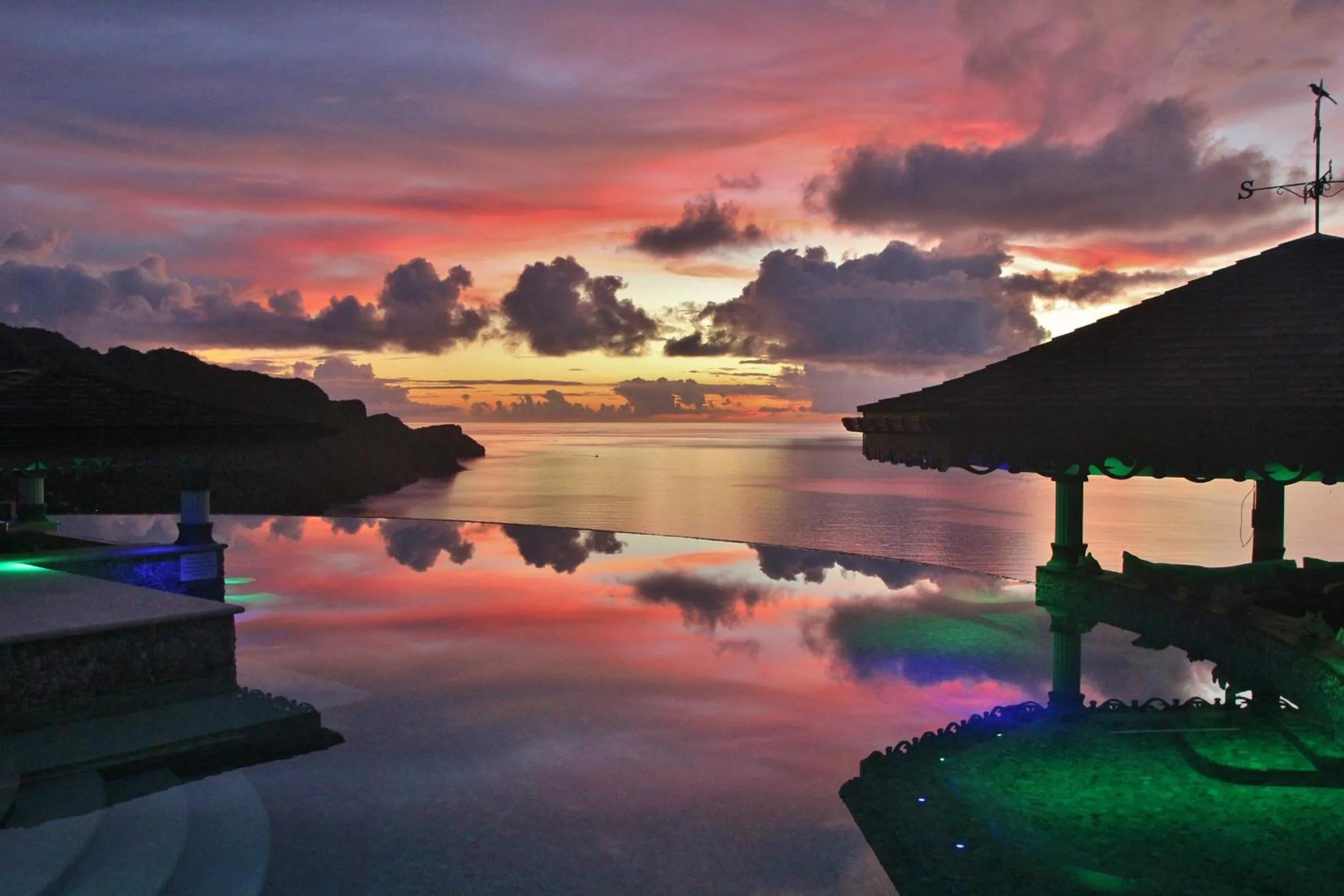 Swimming pool in Tropical Hideaway