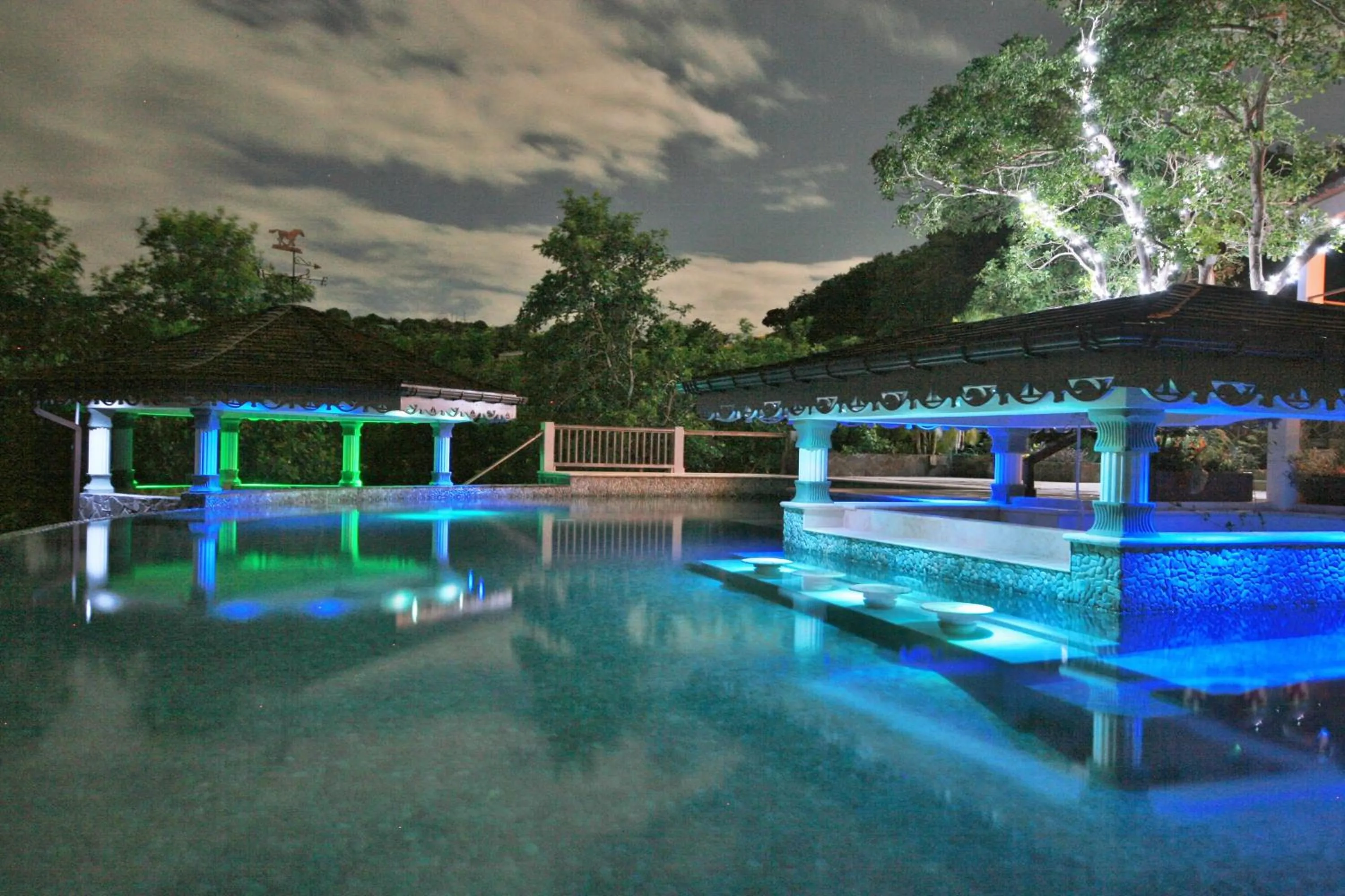 Lounge or bar in Tropical Hideaway