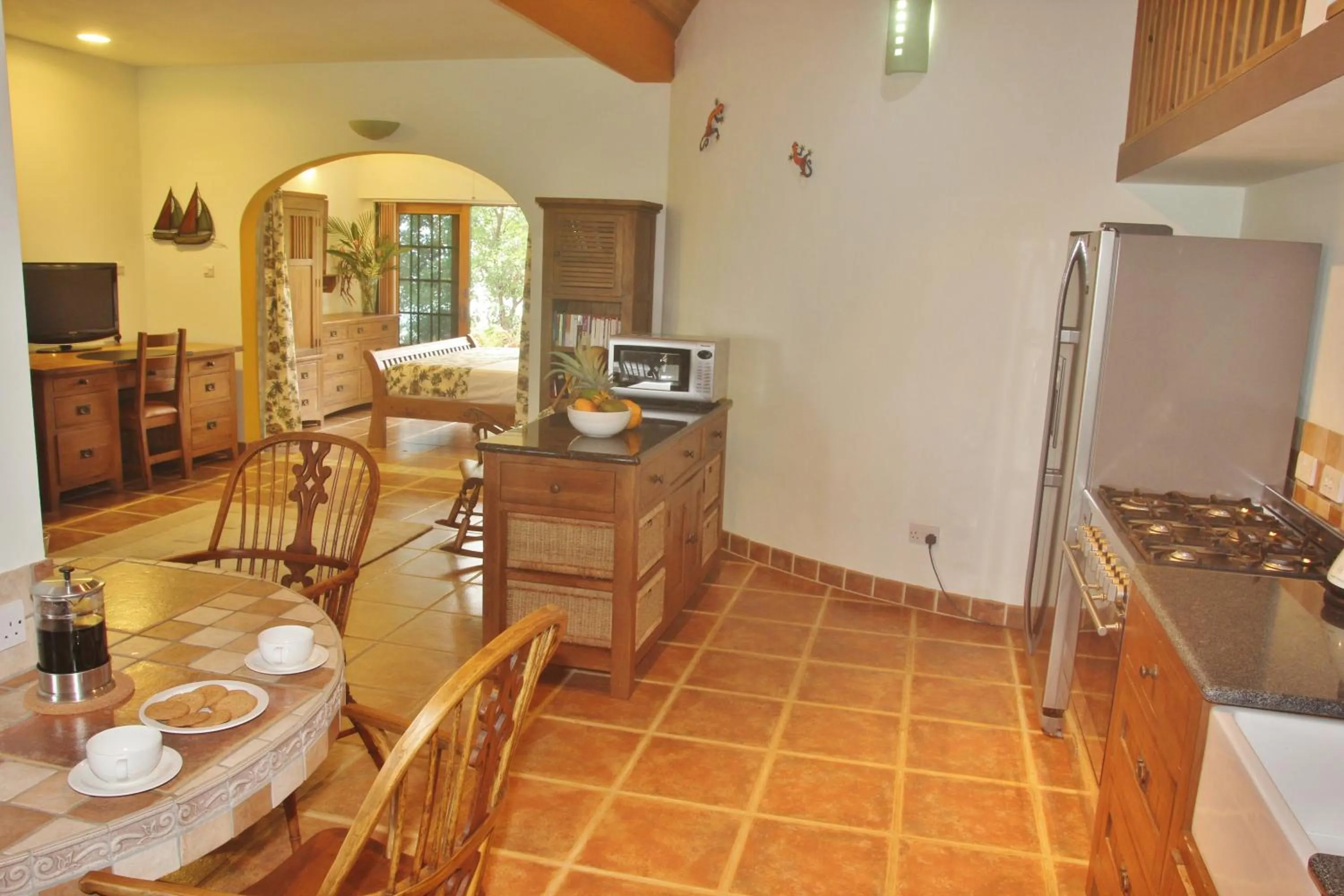 Kitchen or kitchenette in Tropical Hideaway