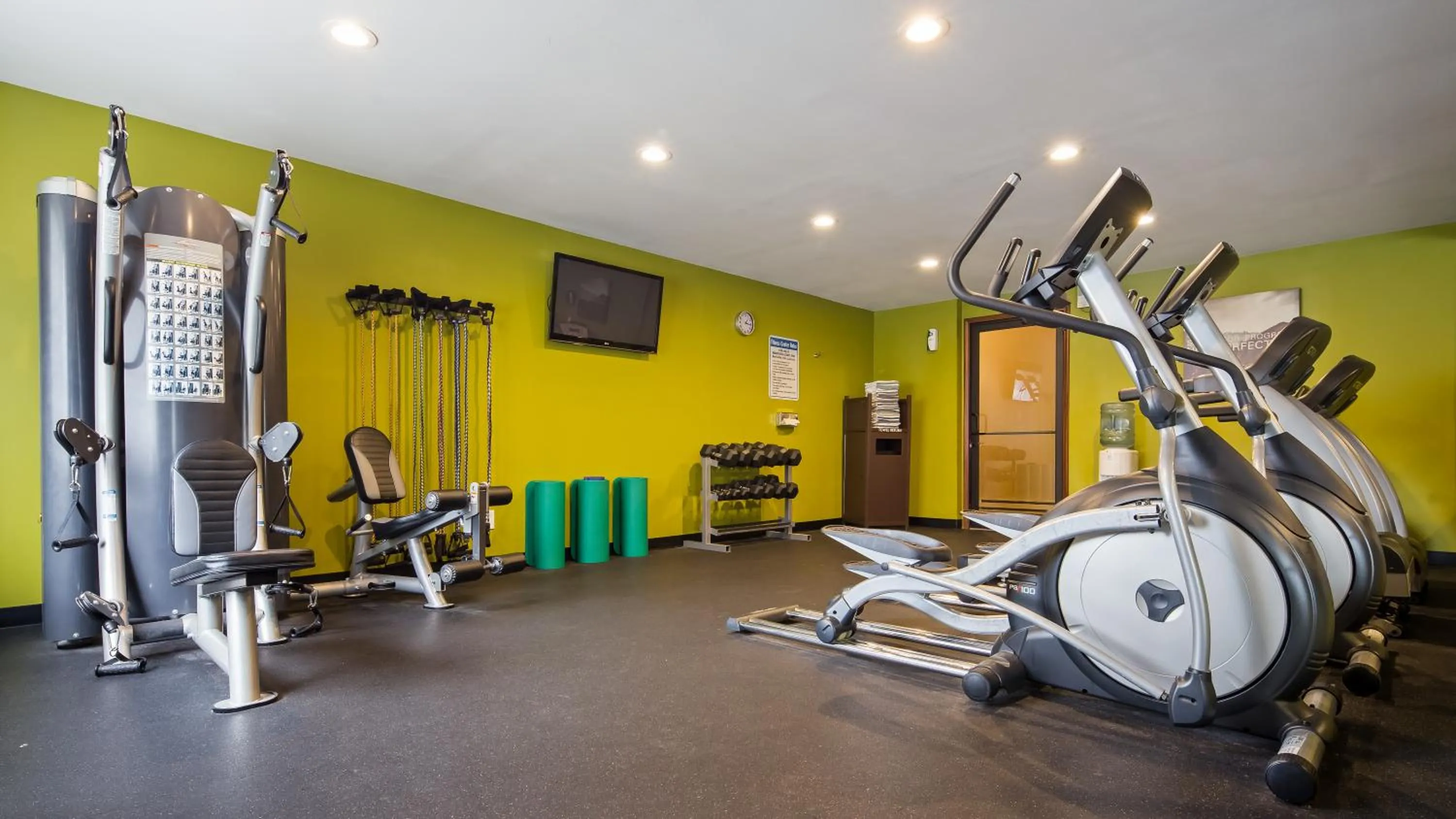 Fitness centre/facilities in Best Western Ambassador Inn & Suites