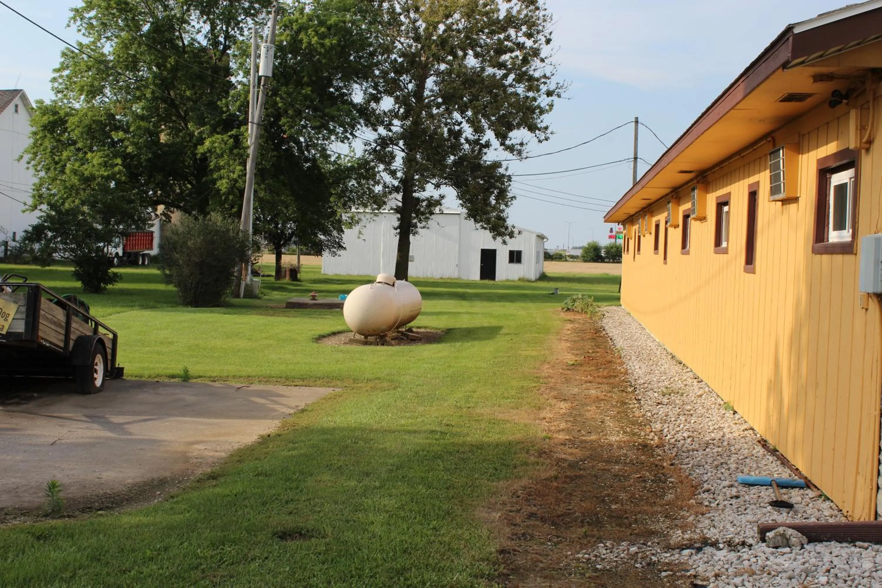 Property building in The Perrysburg Budget Inn