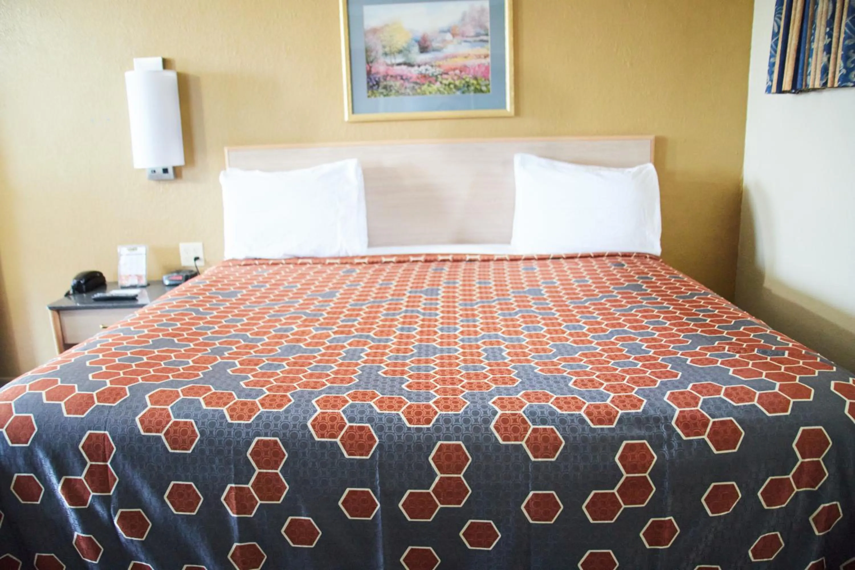 Bed in The Perrysburg Budget Inn
