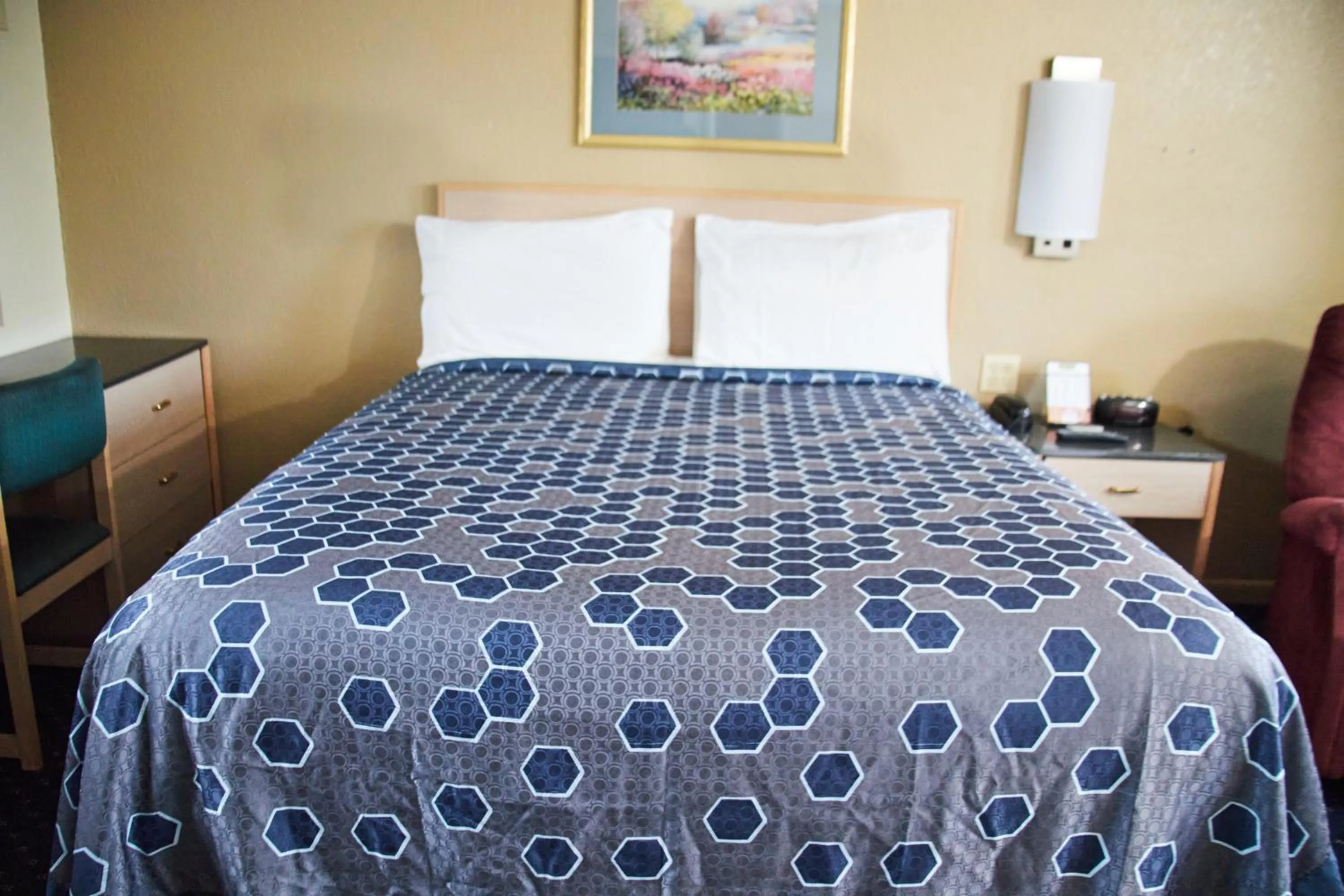 Bed in The Perrysburg Budget Inn