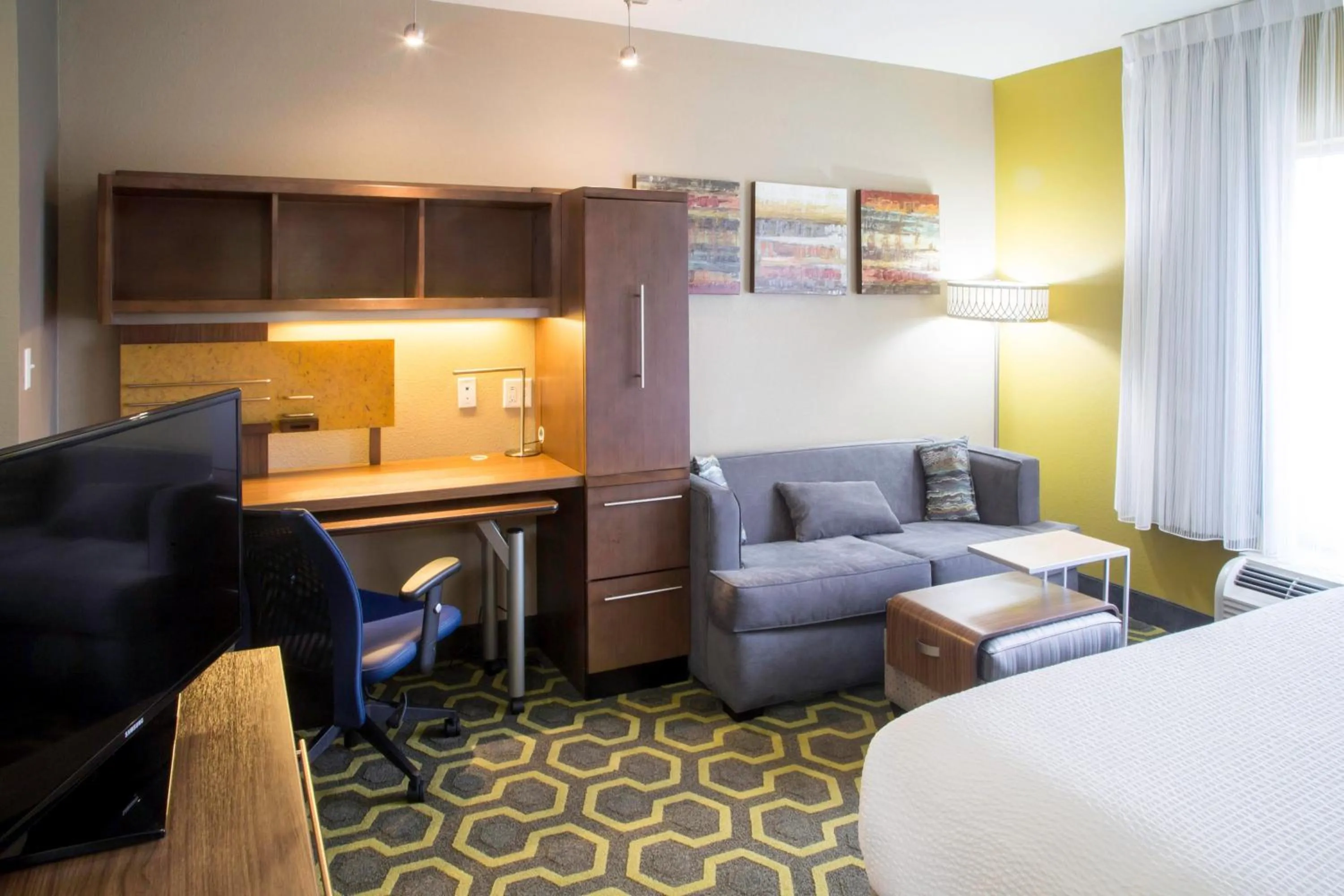 Living room, Bed in TownePlace Suites by Marriott Oxford