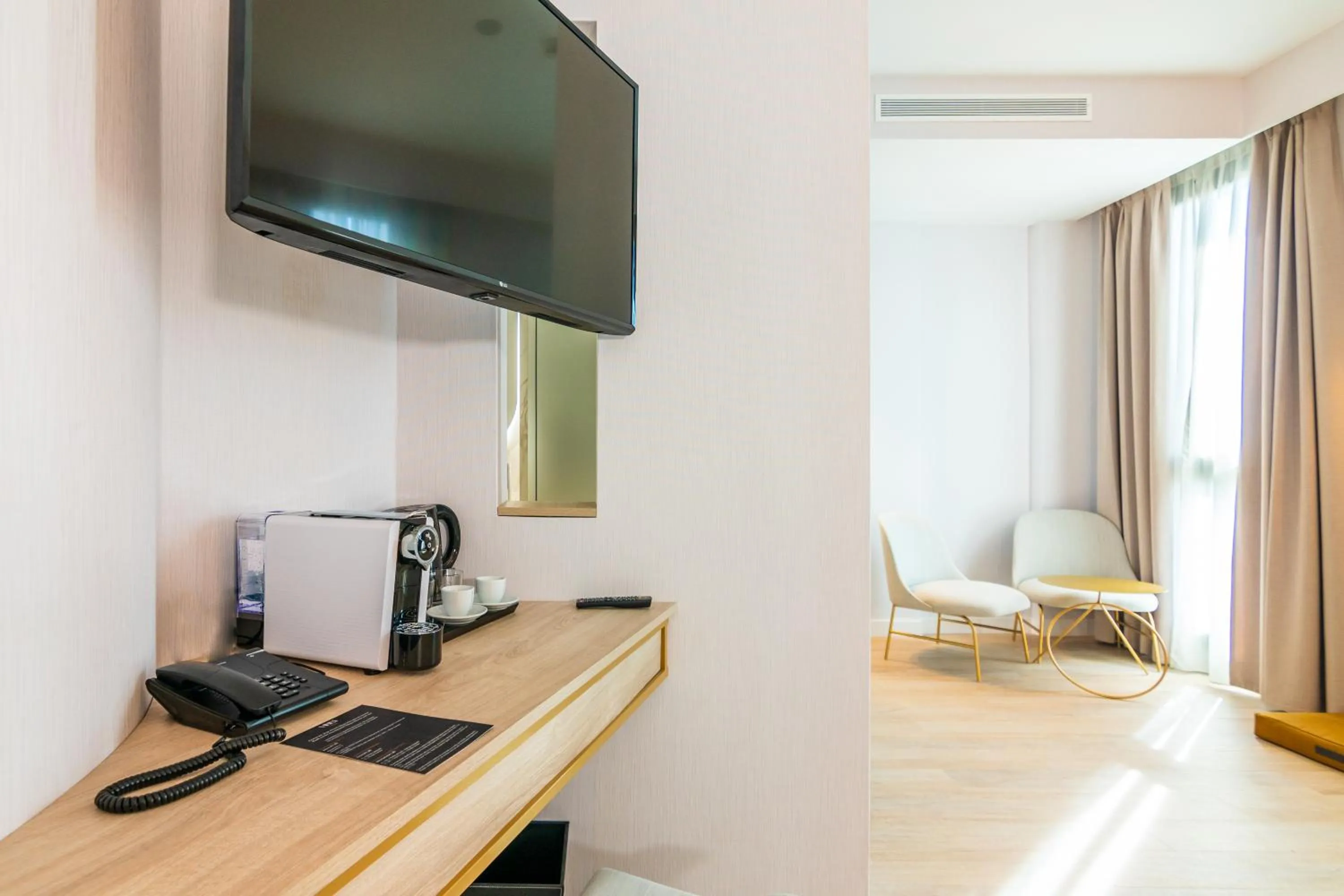 Photo of the whole room in Hotel Málaga Vibes