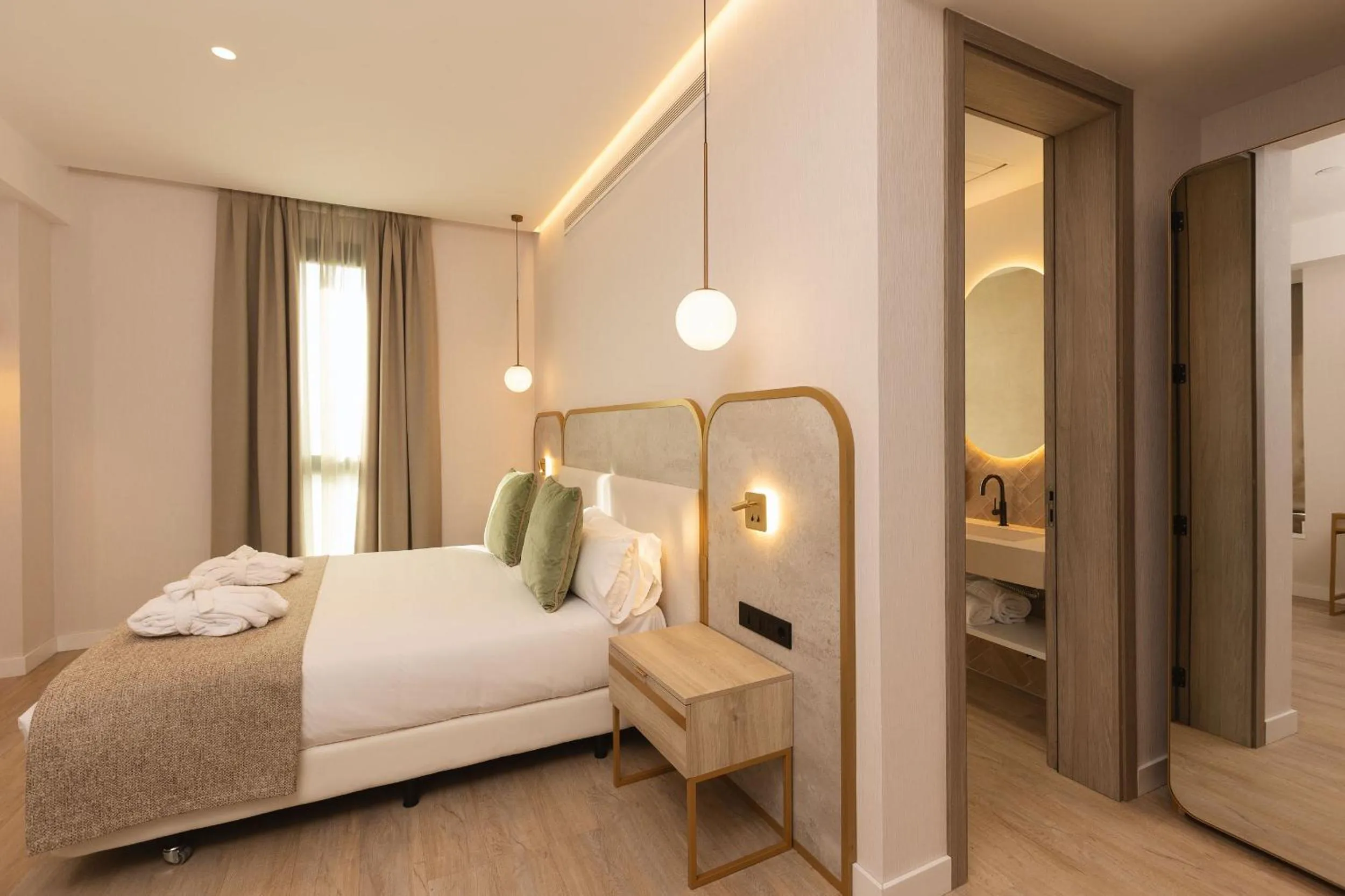 Bedroom, Bed in Hotel Málaga Vibes