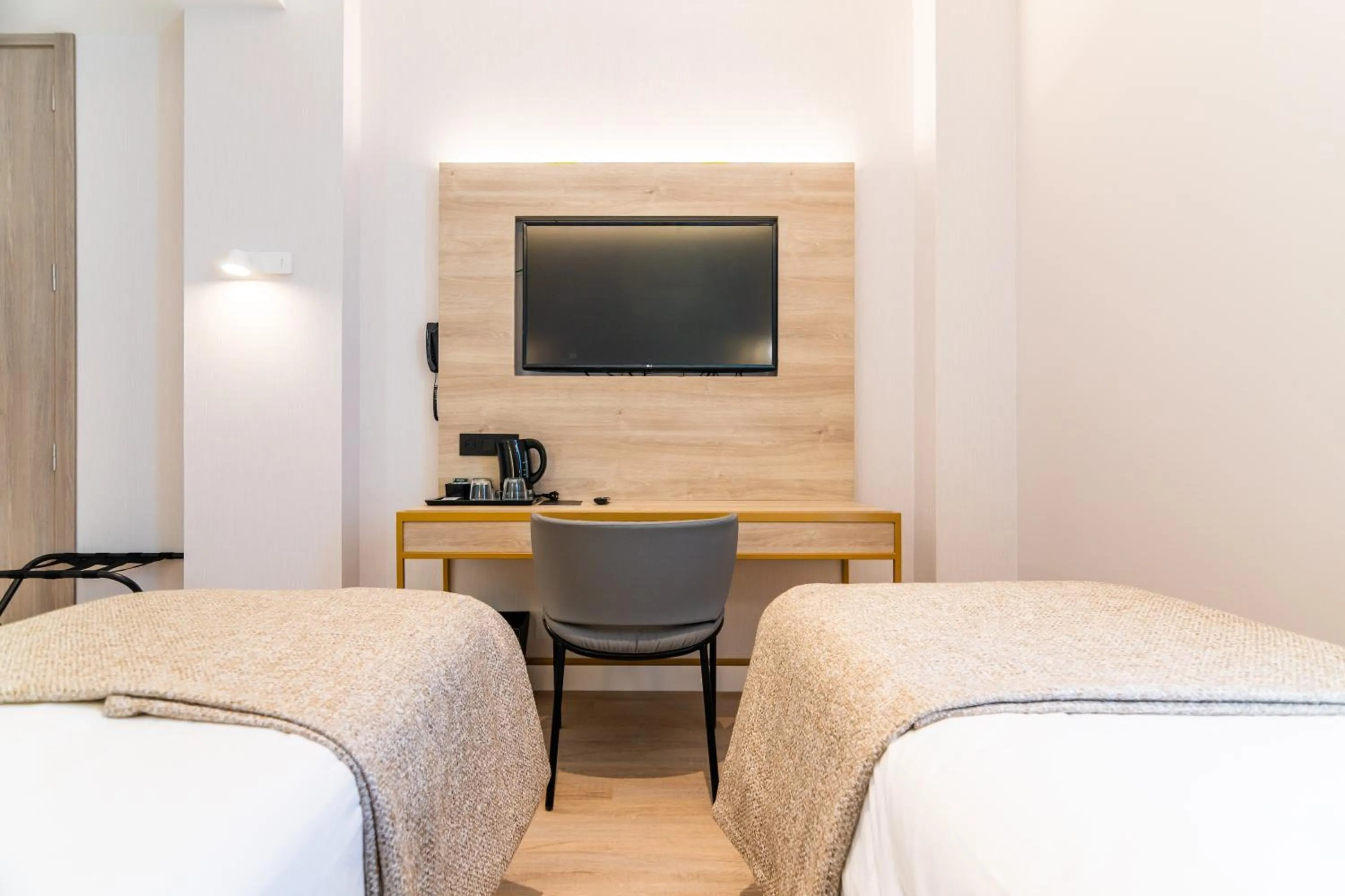 Bedroom, Bed in Hotel Málaga Vibes