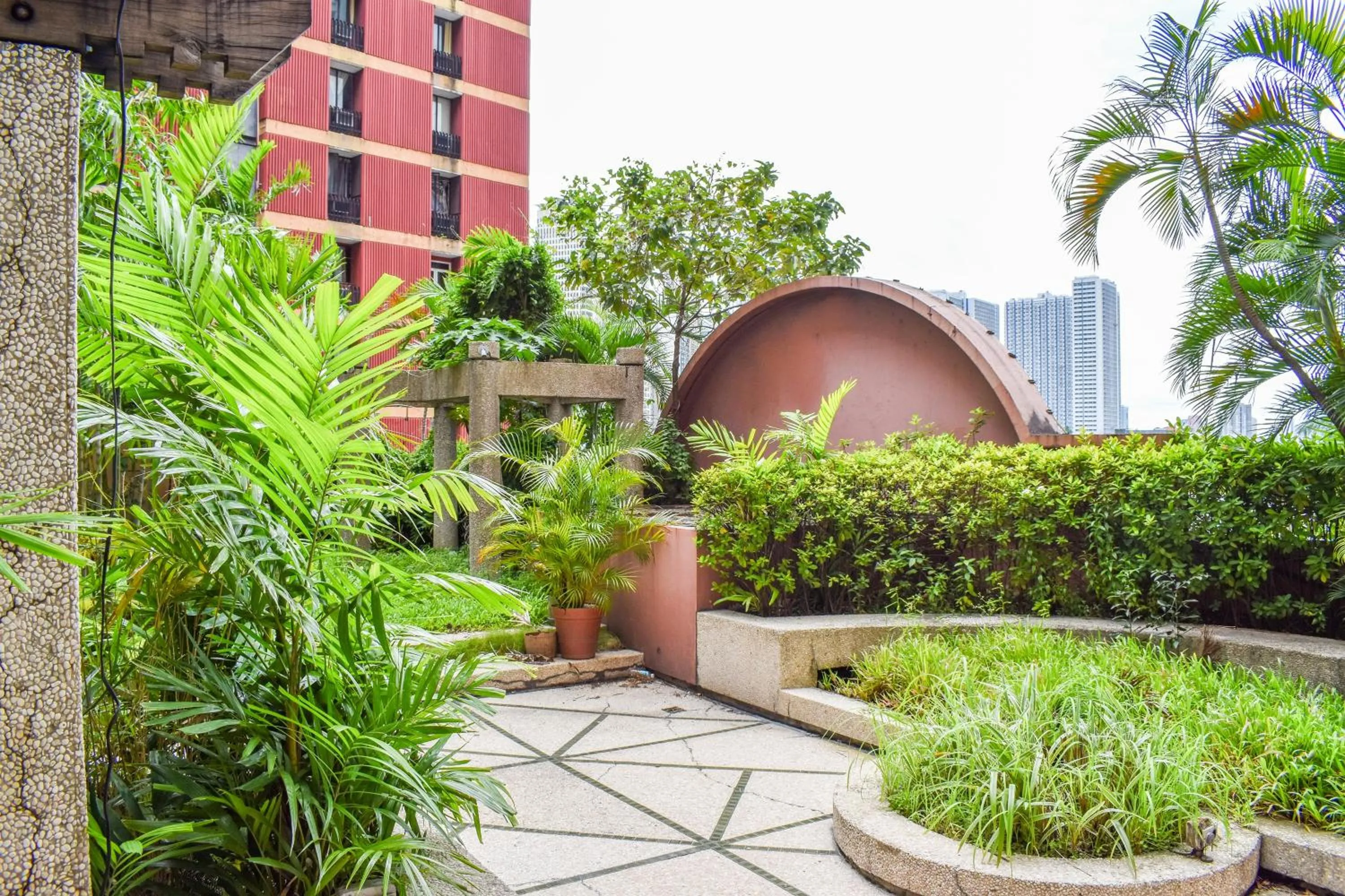 Garden in Sunette Tower Suites Makati City Center
