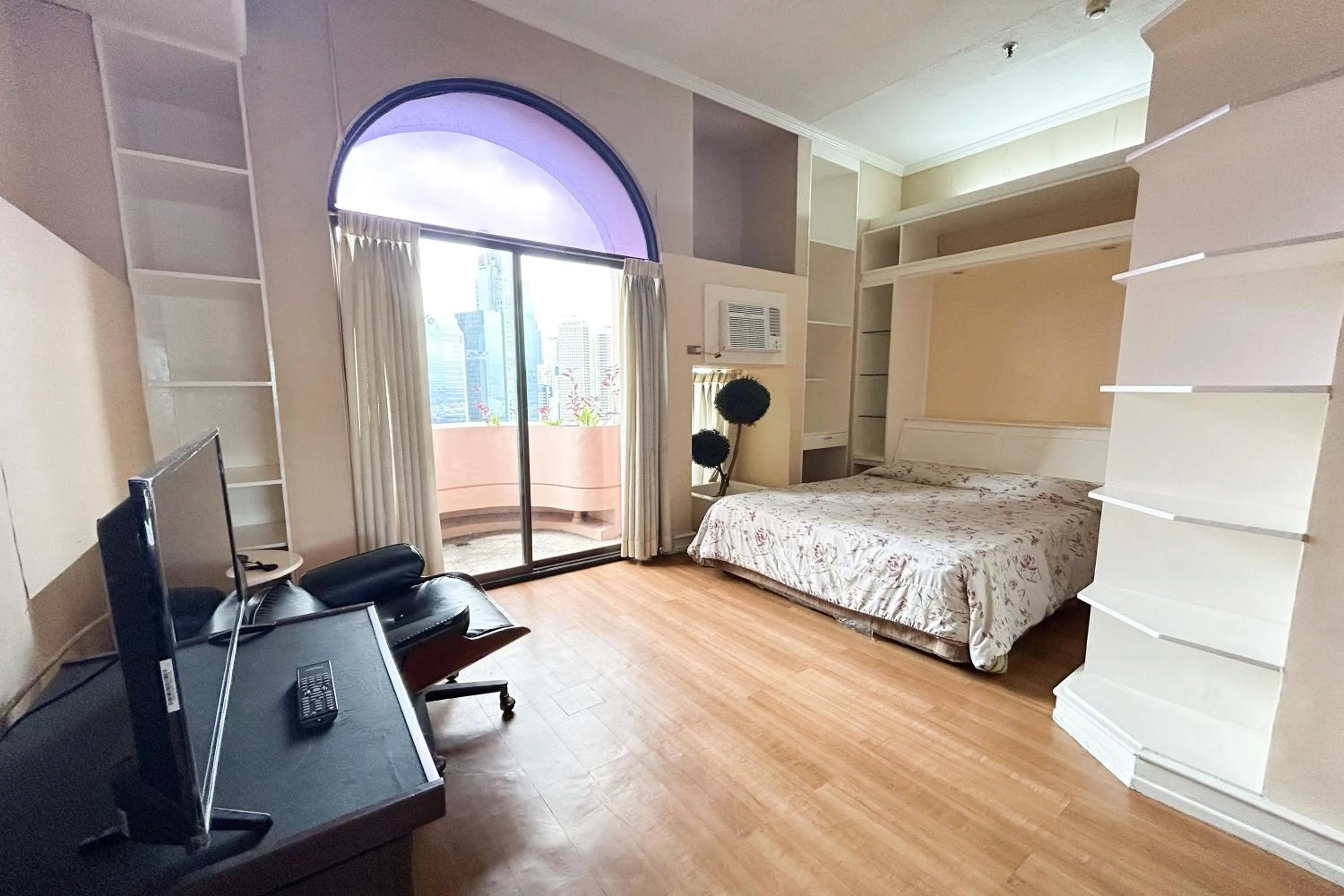 Bed in Sunette Tower Suites Makati City Center