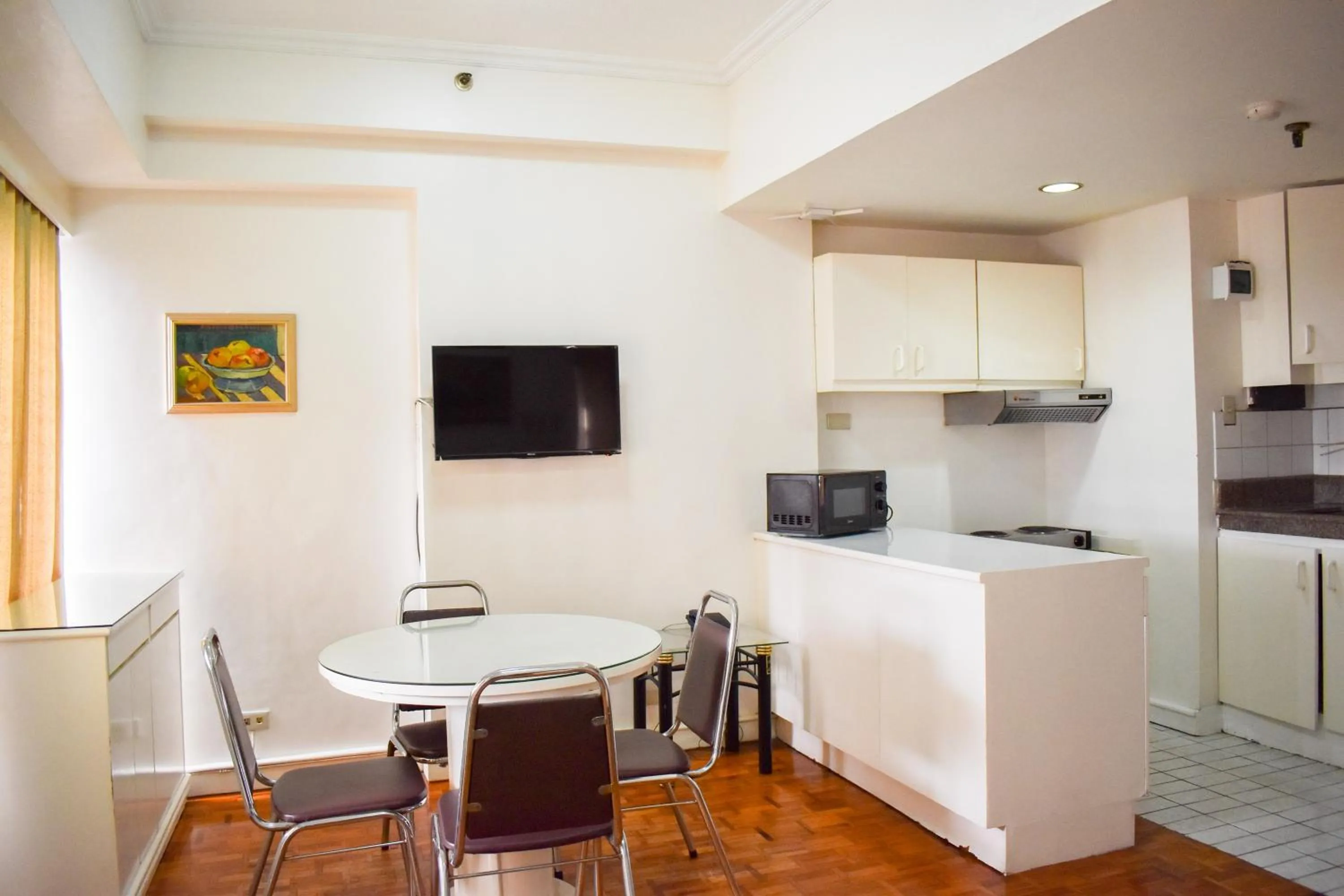 TV and multimedia in Sunette Tower Suites Makati City Center