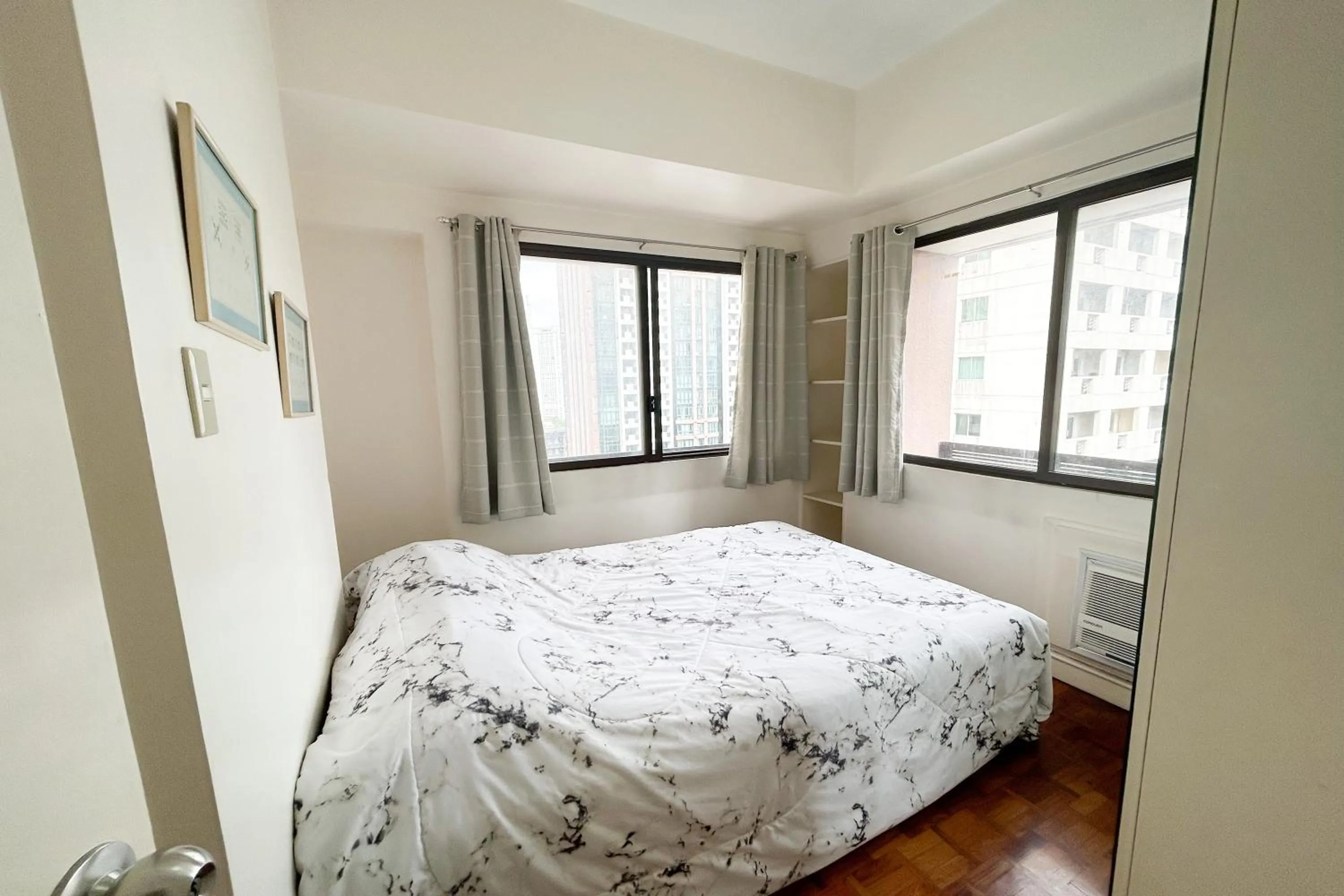 Bed in Sunette Tower Suites Makati City Center