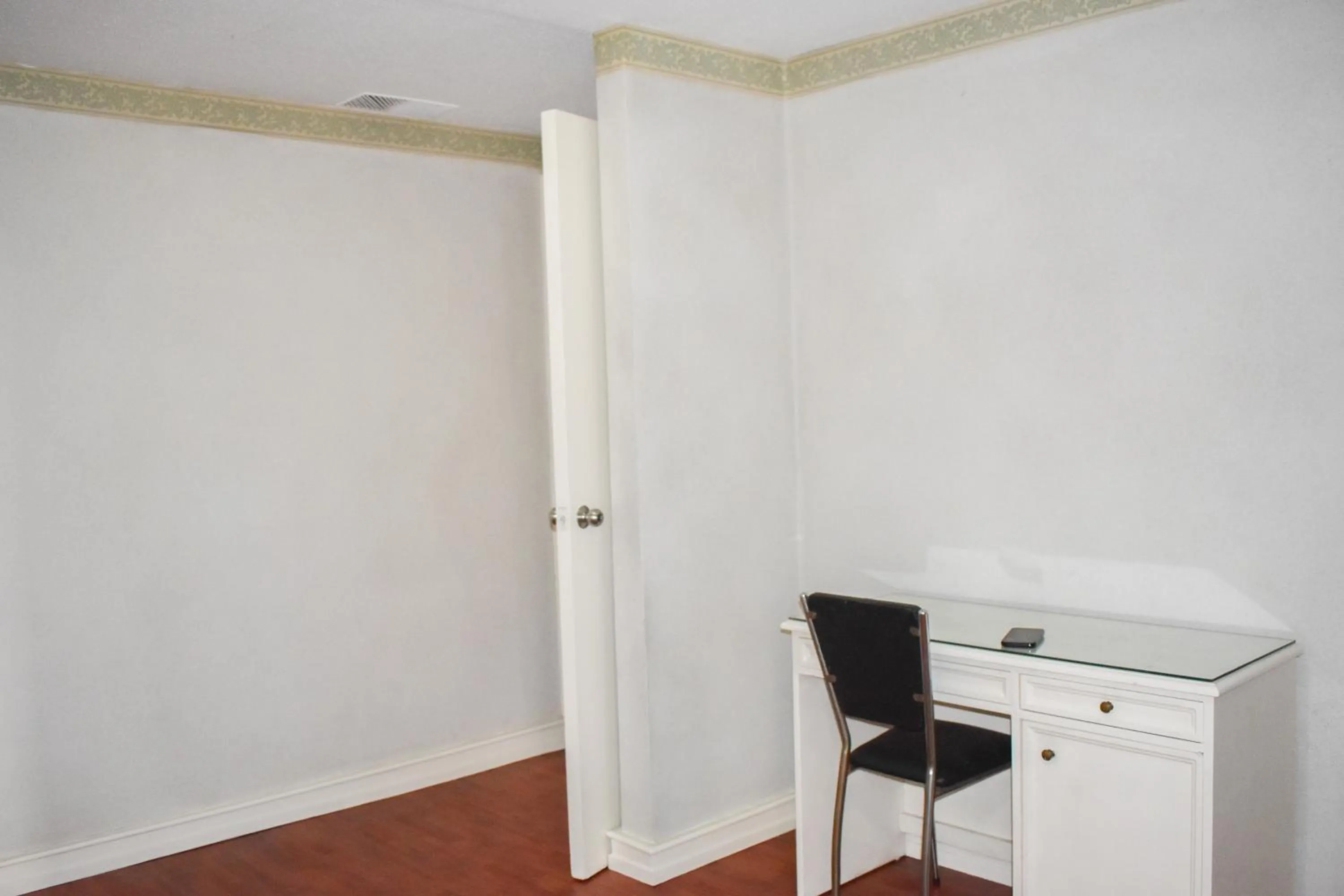 hair dresser in Sunette Tower Suites Makati City Center