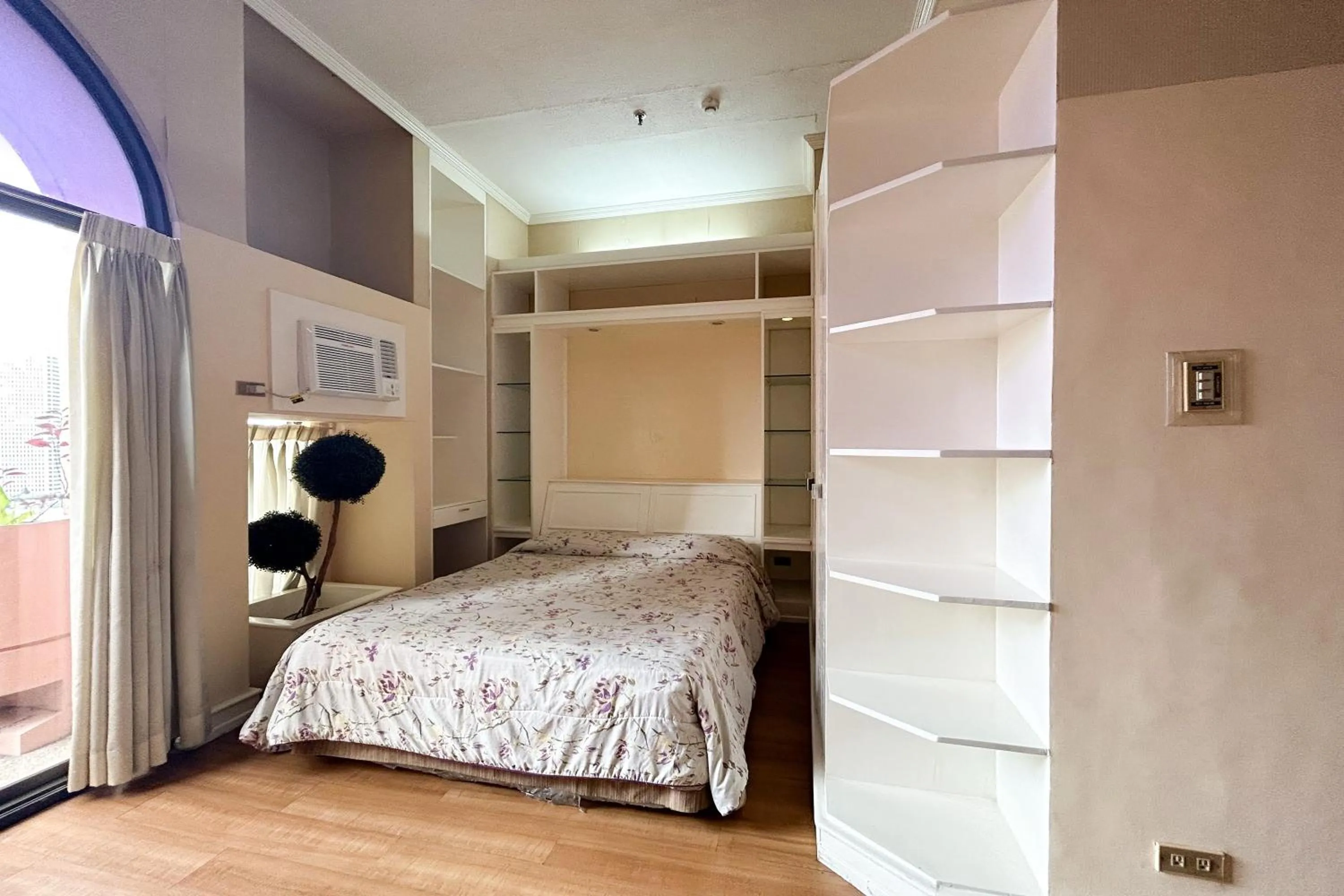 Bed in Sunette Tower Suites Makati City Center