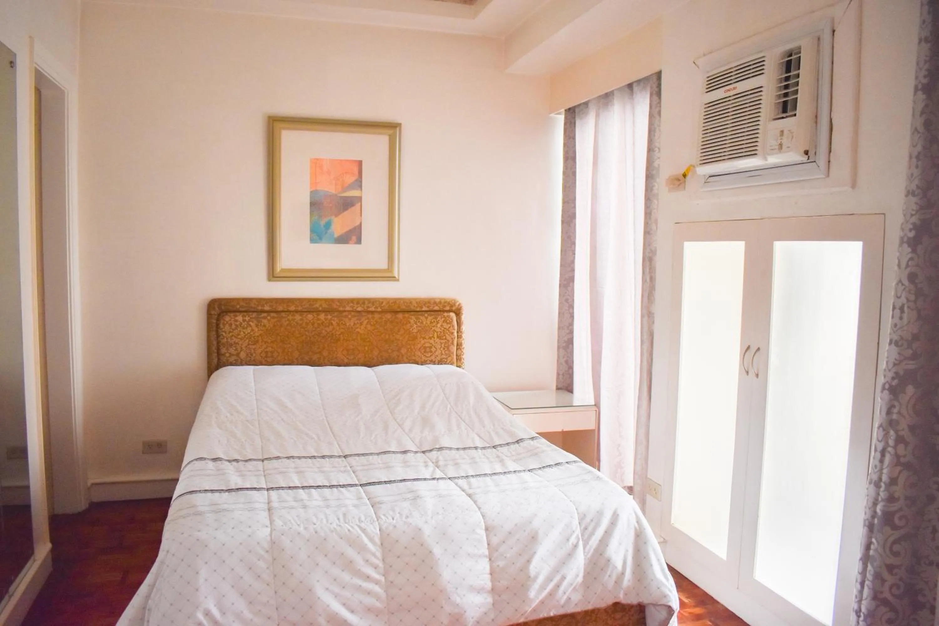 Bed in Sunette Tower Suites Makati City Center