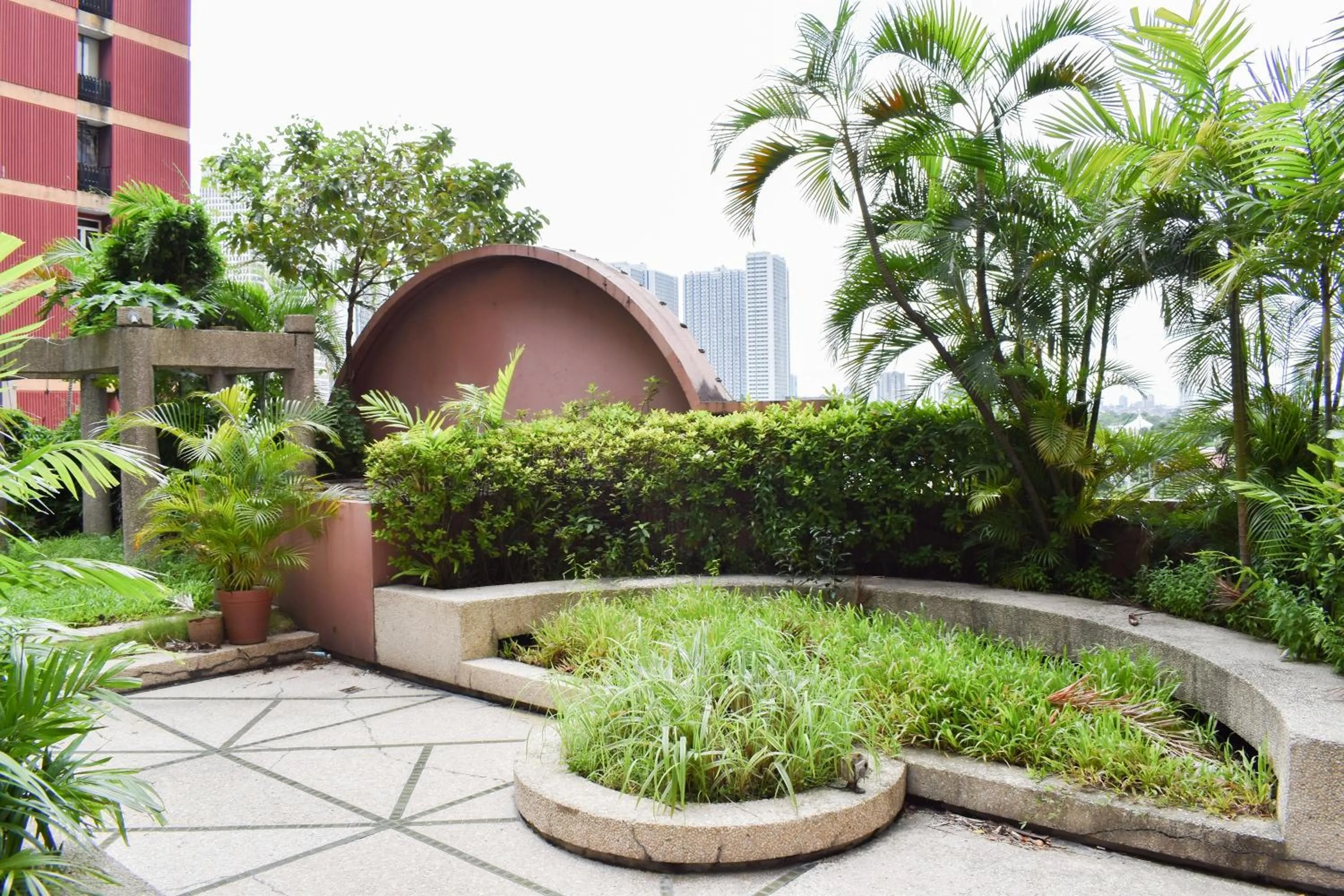 Garden in Sunette Tower Suites Makati City Center