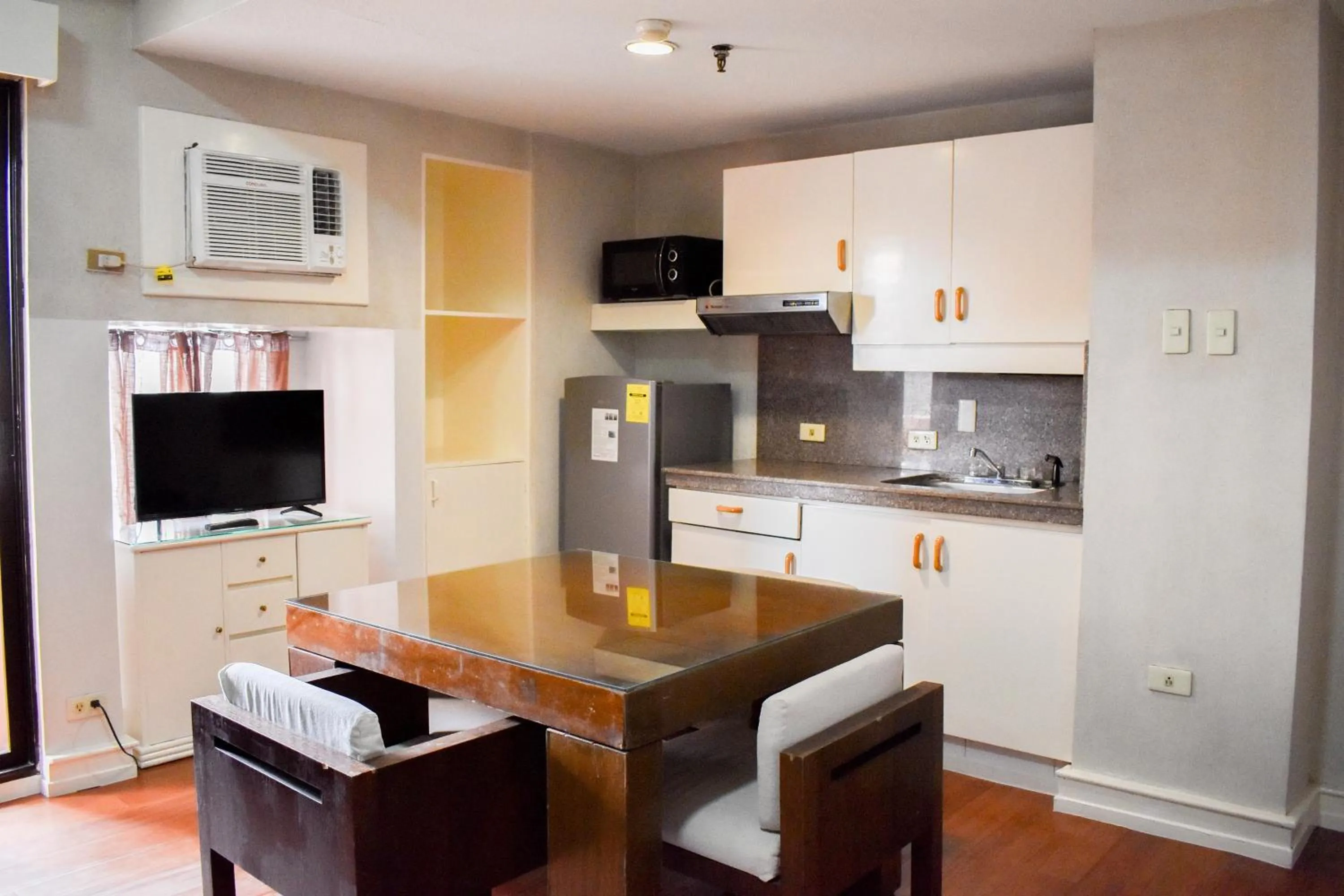 Kitchen or kitchenette in Sunette Tower Suites Makati City Center