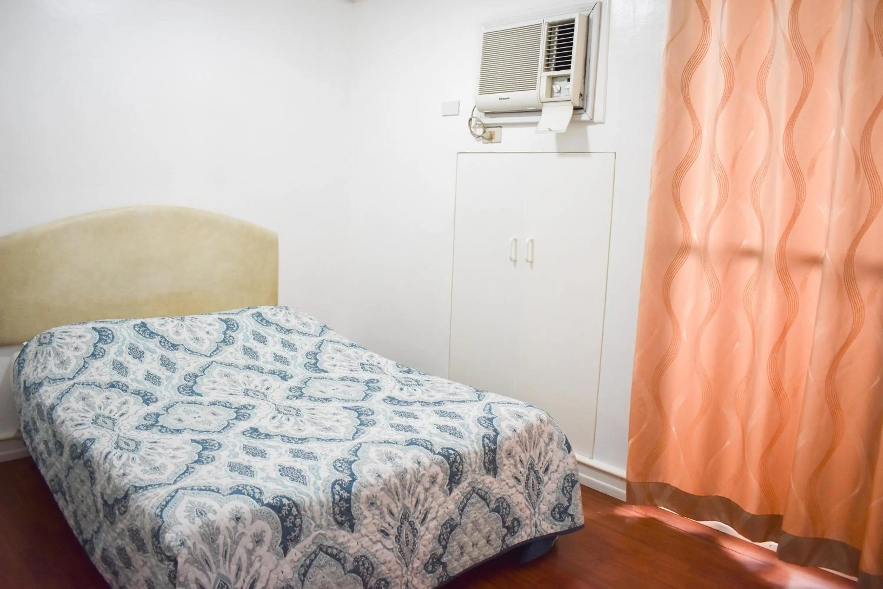 Bed in Sunette Tower Suites Makati City Center