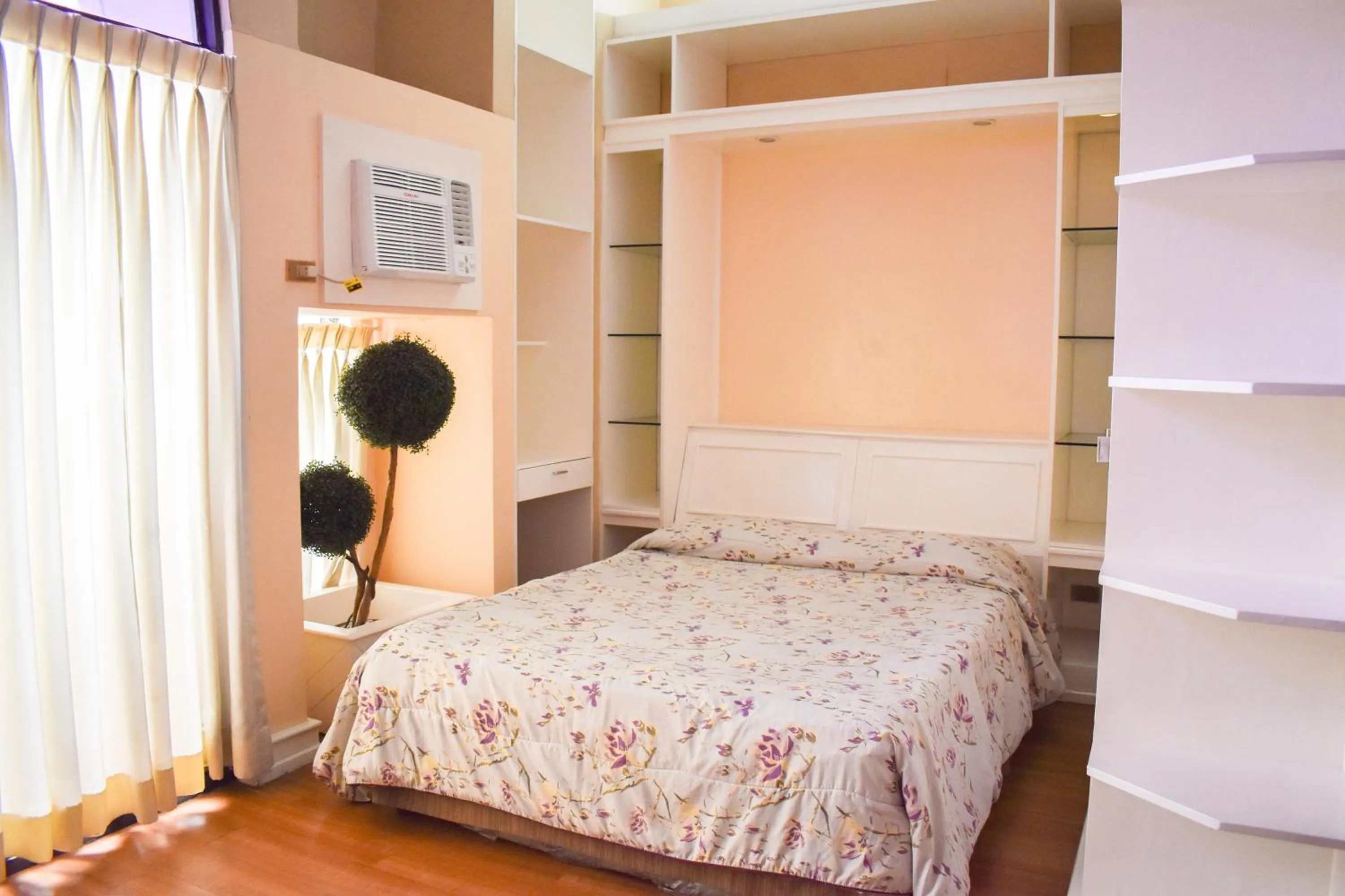 Bed in Sunette Tower Suites Makati City Center