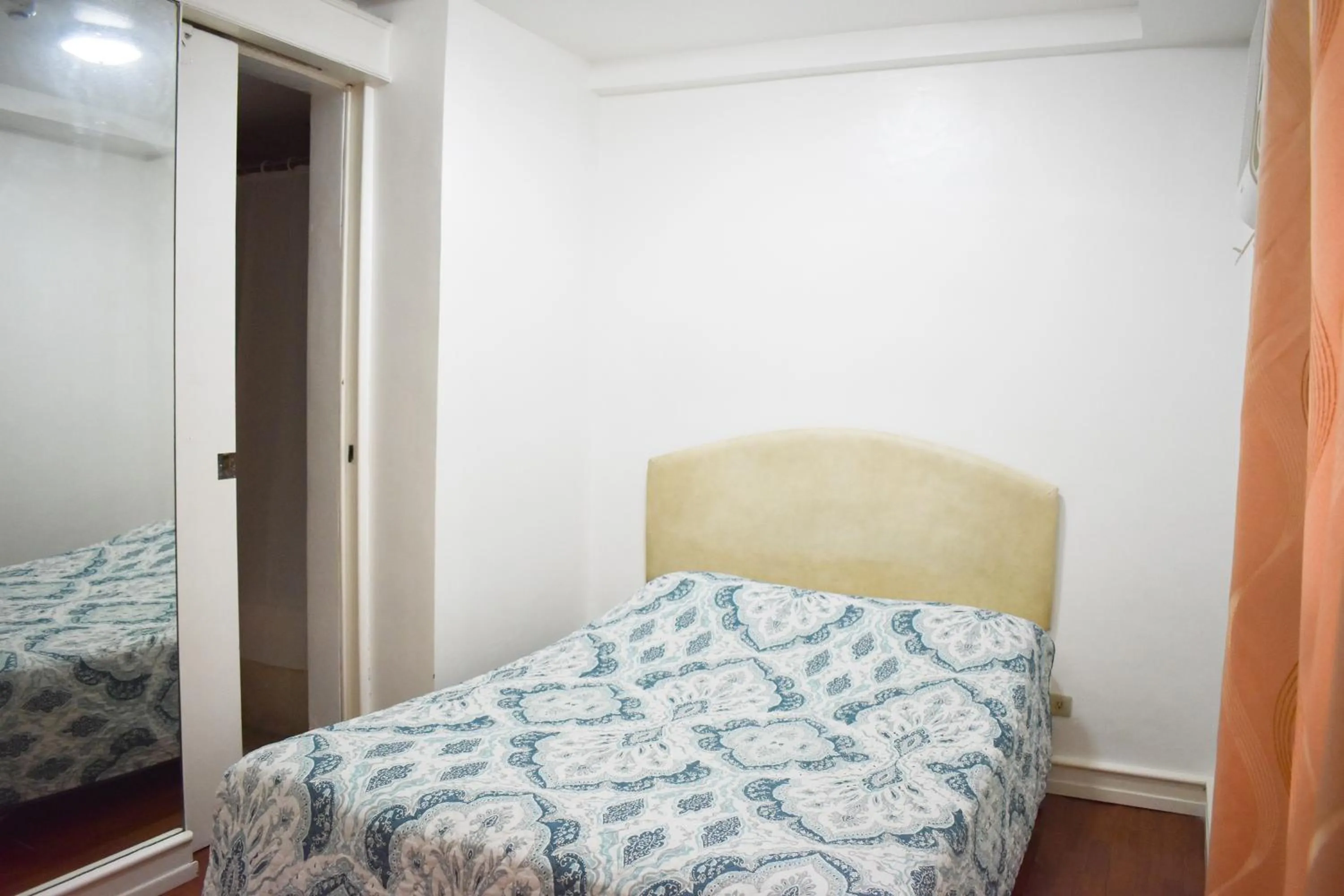 Bed in Sunette Tower Suites Makati City Center