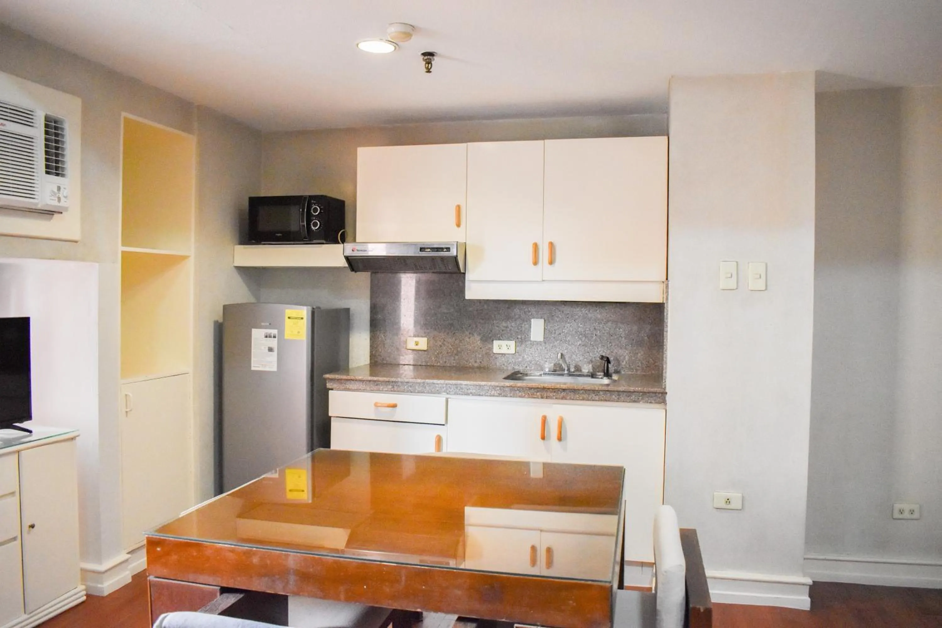 Kitchen or kitchenette in Sunette Tower Suites Makati City Center