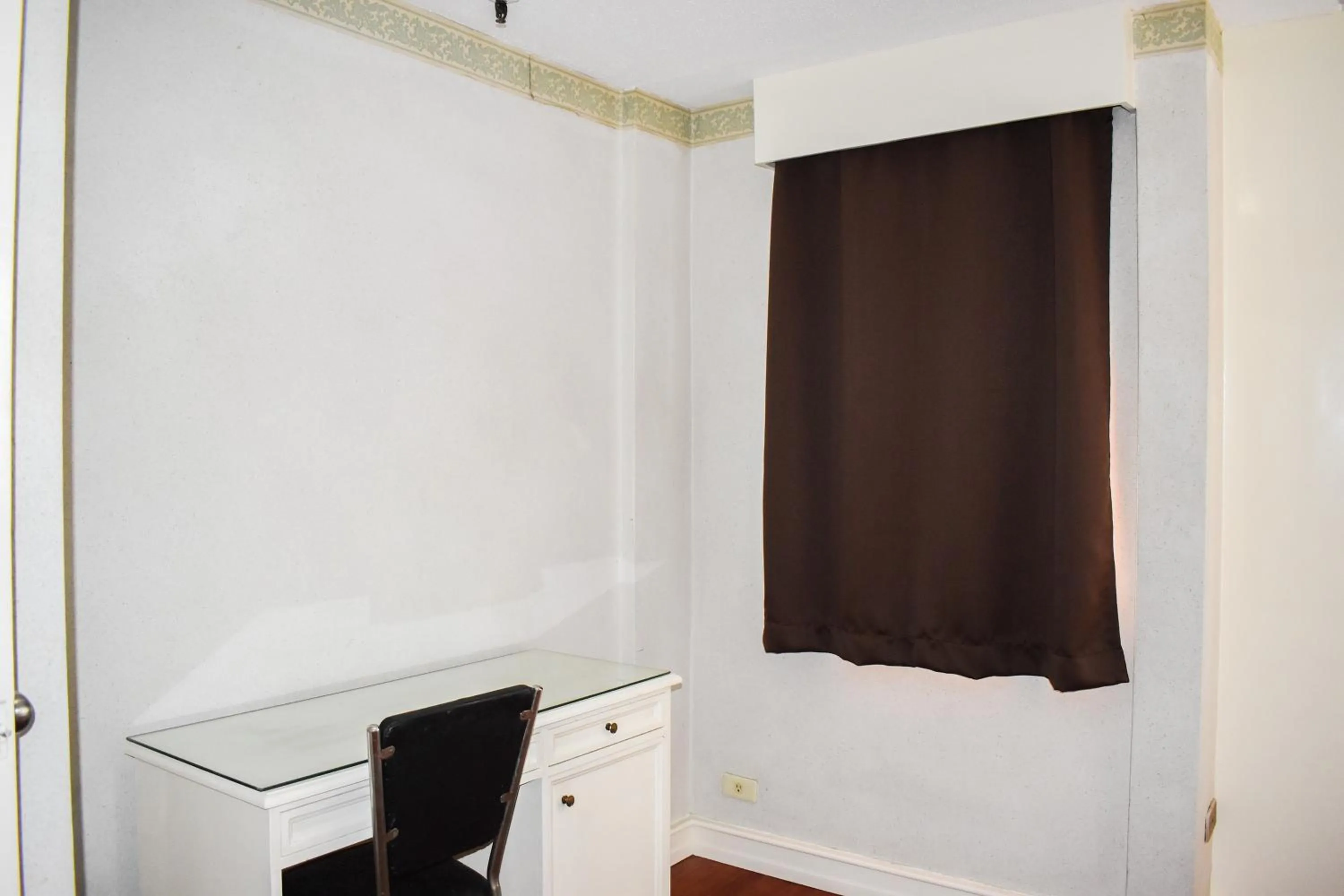 hair dresser in Sunette Tower Suites Makati City Center