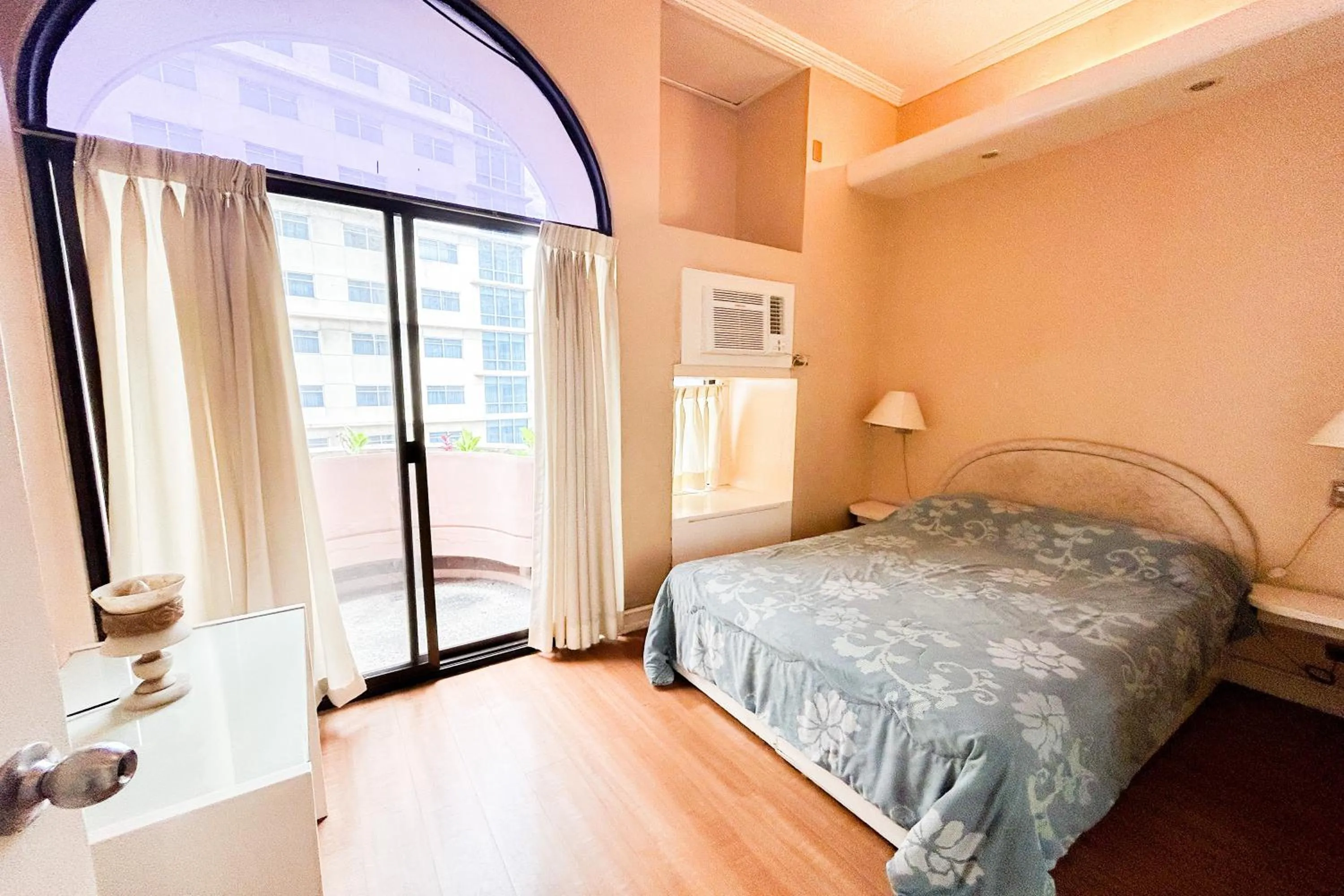 Bed in Sunette Tower Suites Makati City Center