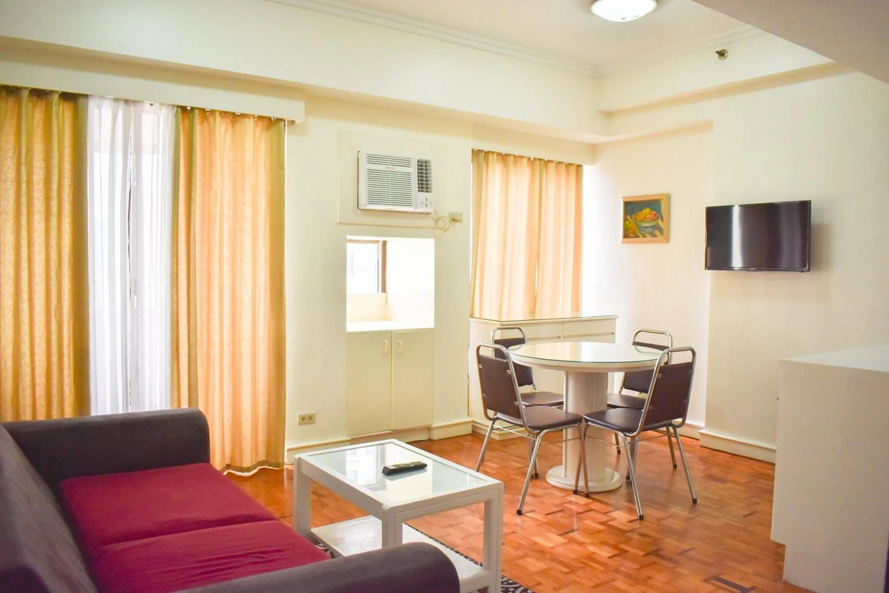 TV and multimedia in Sunette Tower Suites Makati City Center