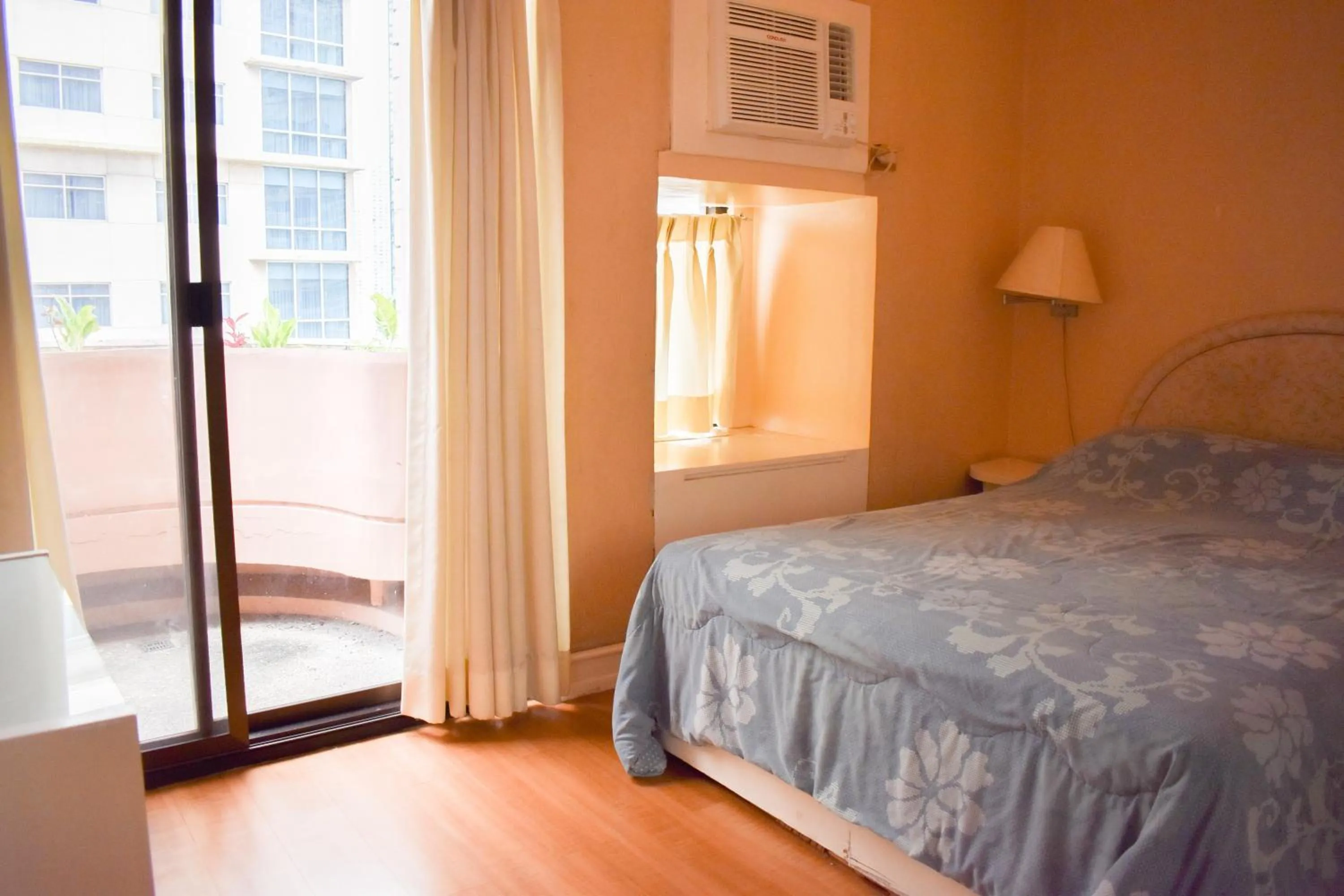 Bed in Sunette Tower Suites Makati City Center