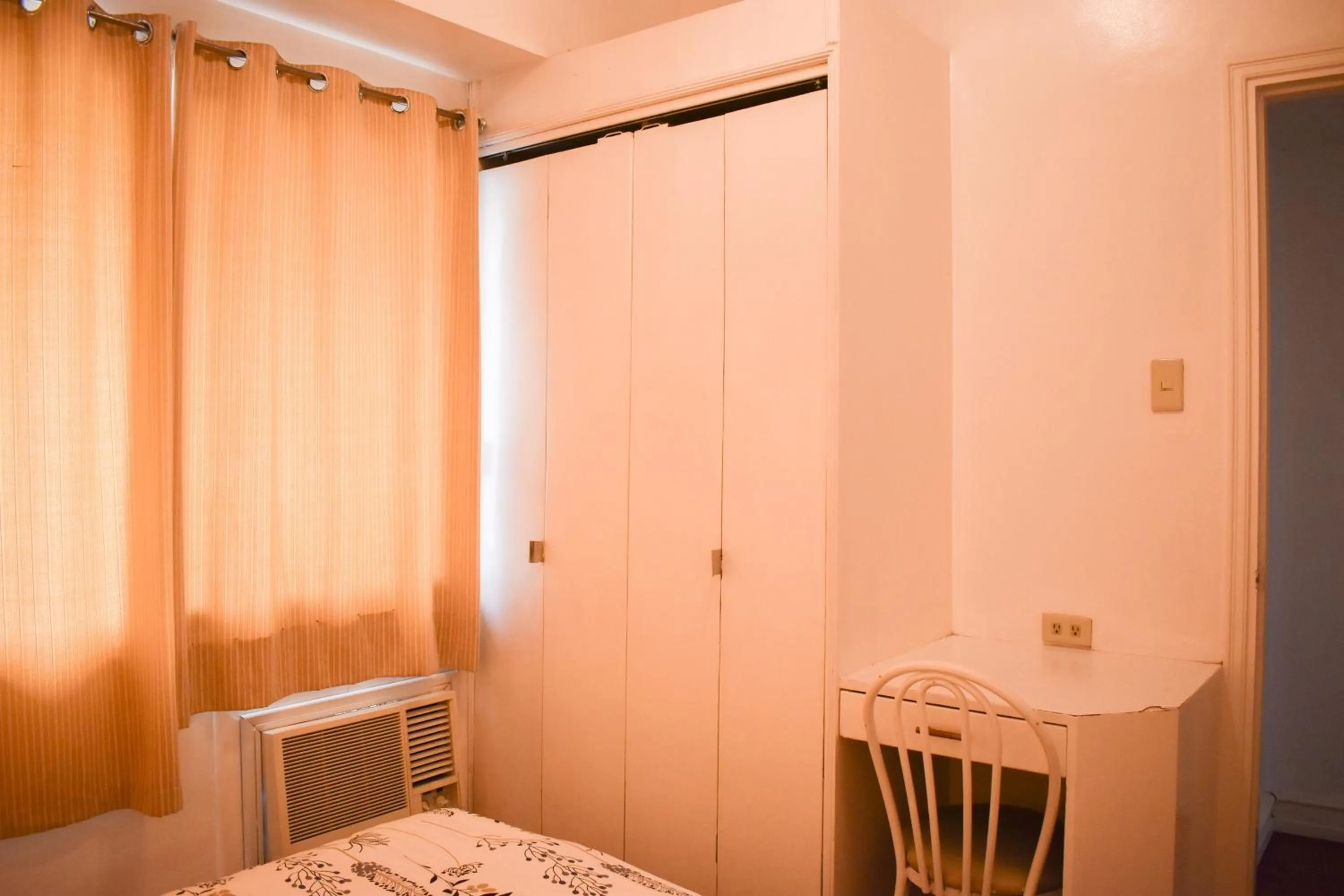 Photo of the whole room, Bed in Sunette Tower Suites Makati City Center