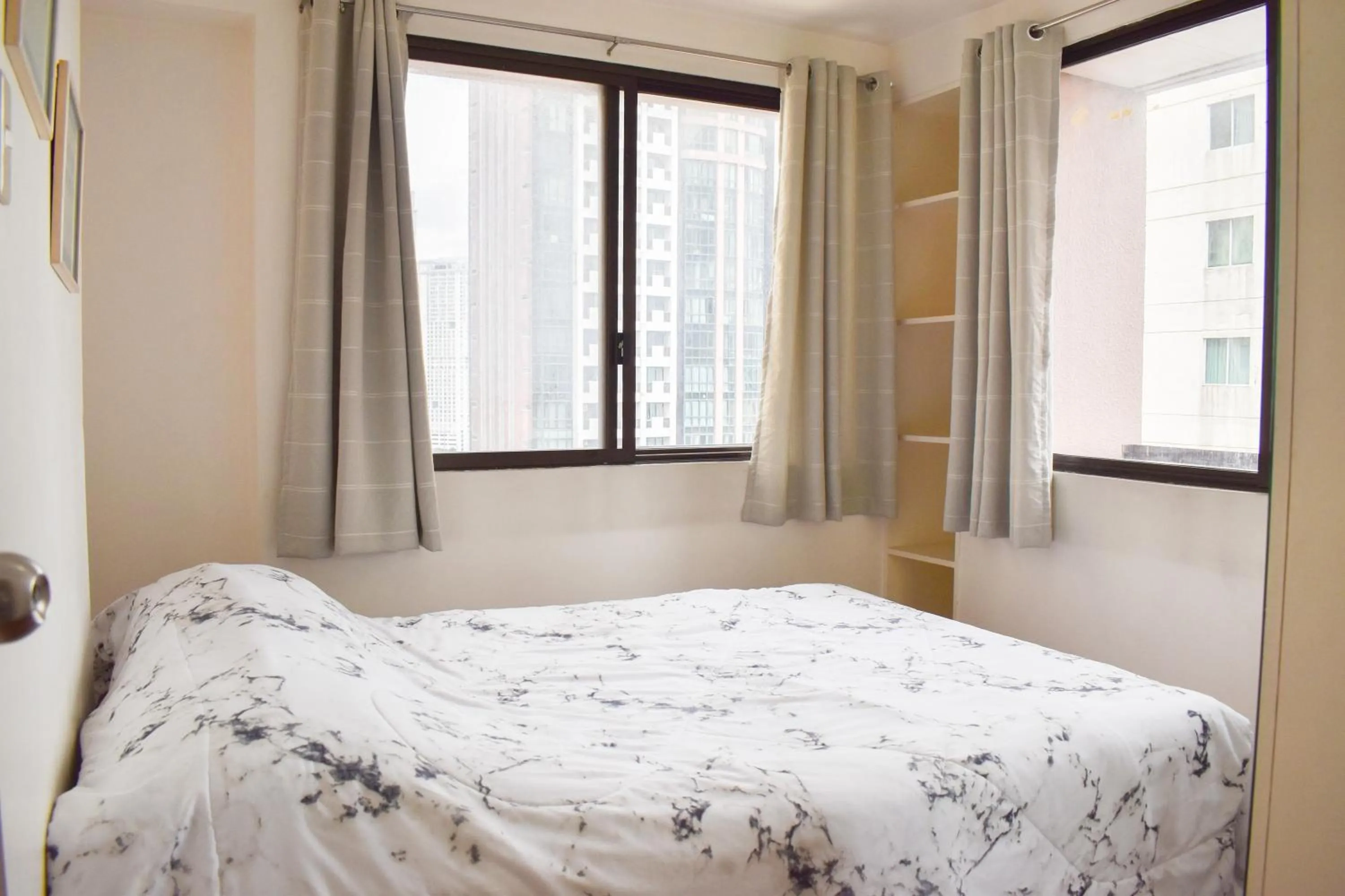 Bed in Sunette Tower Suites Makati City Center