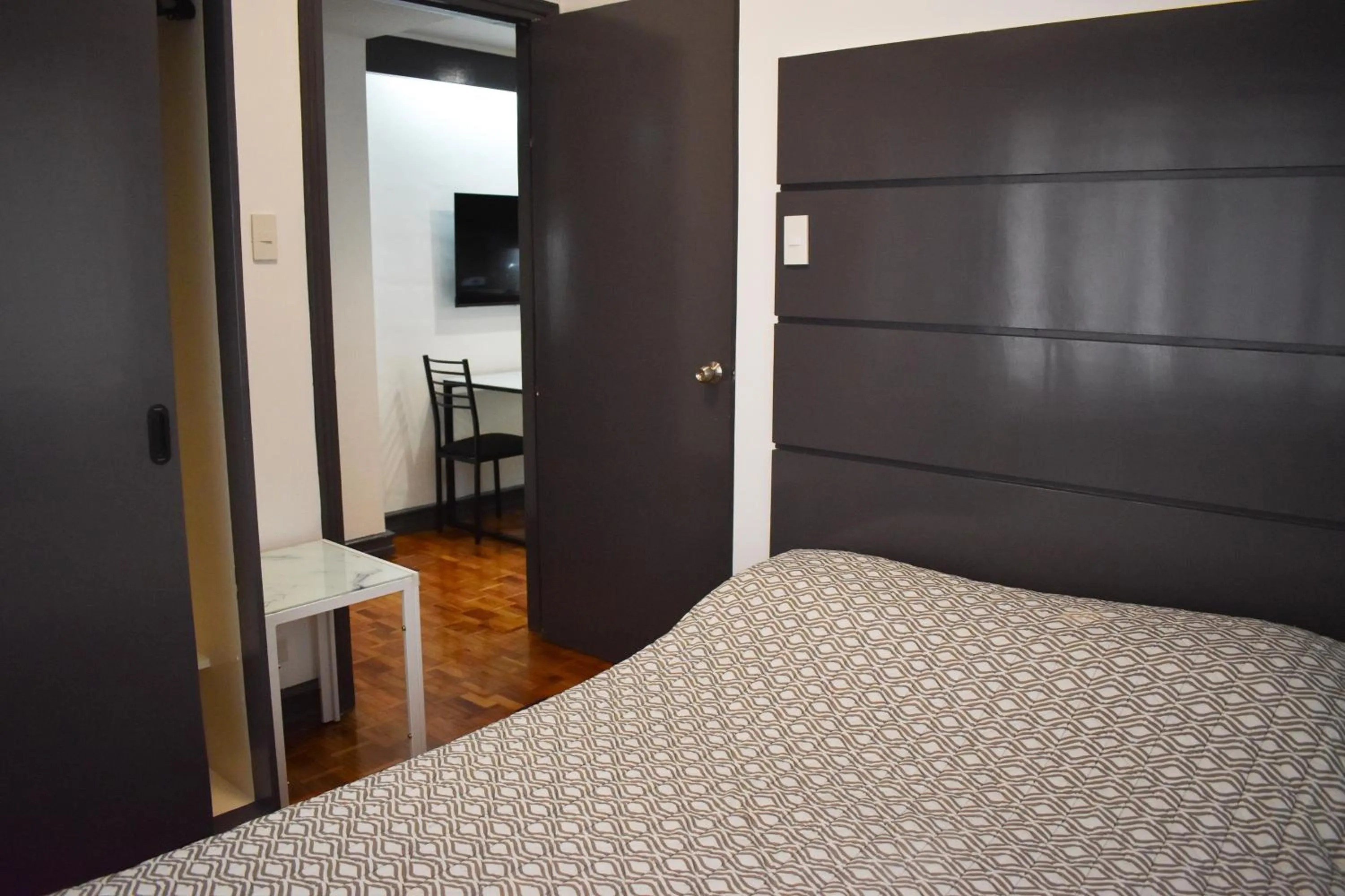 Bed in Sunette Tower Suites Makati City Center