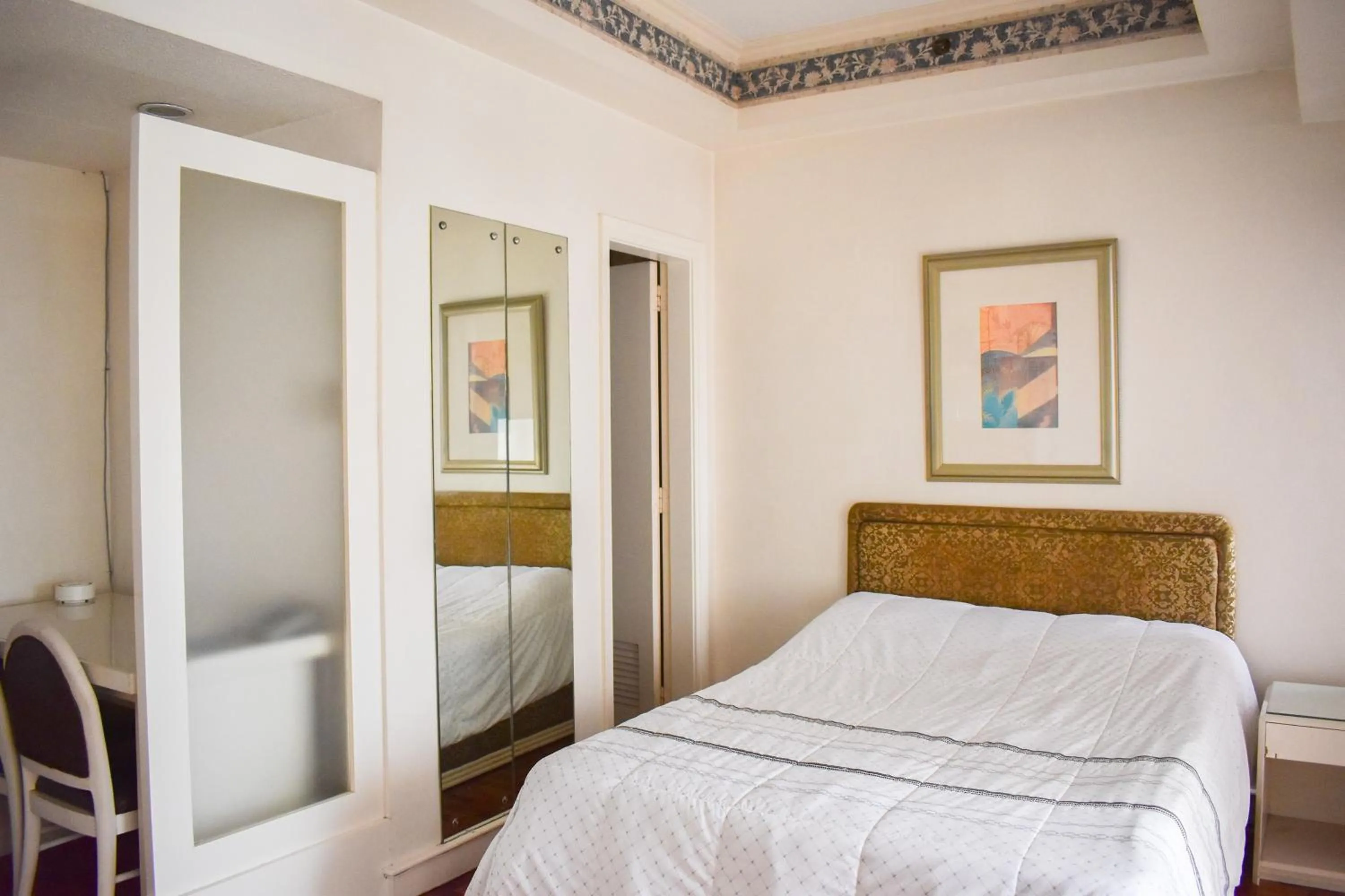 Bed in Sunette Tower Suites Makati City Center